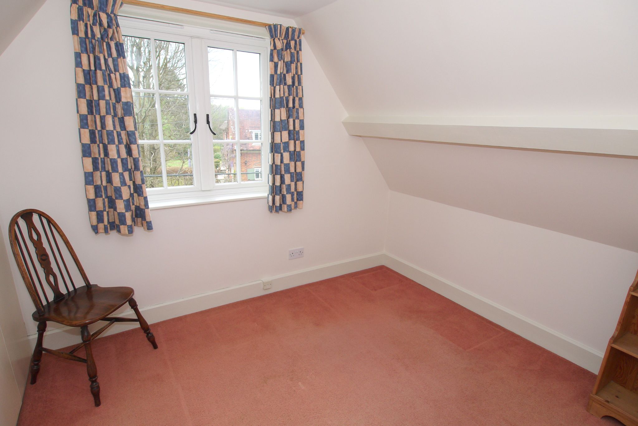 4 bedroom semi-detached house For Sale in Sevenoaks - Photograph 10