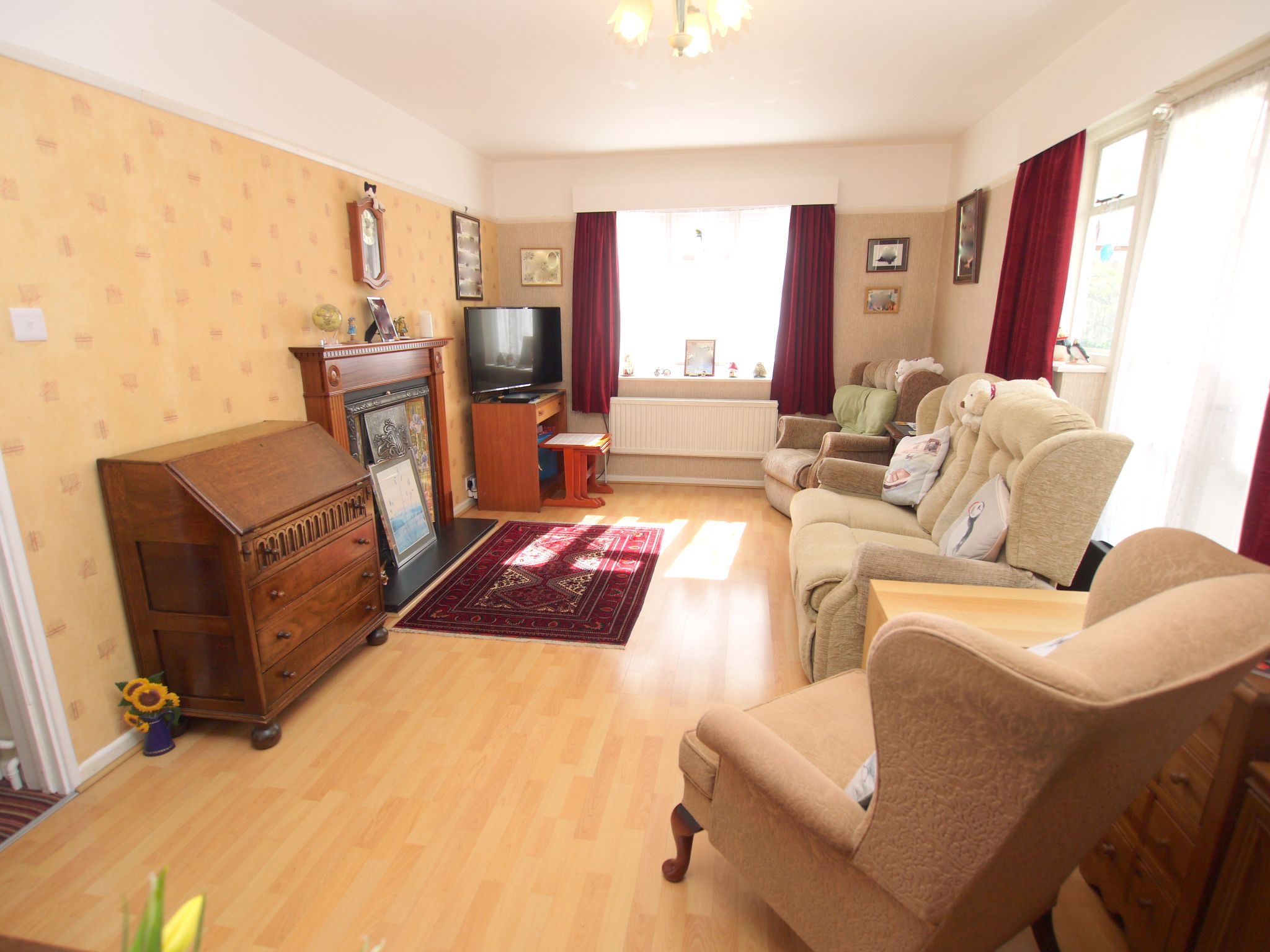 3 bedroom semi-detached house For Sale in Sevenoaks - Photograph 2