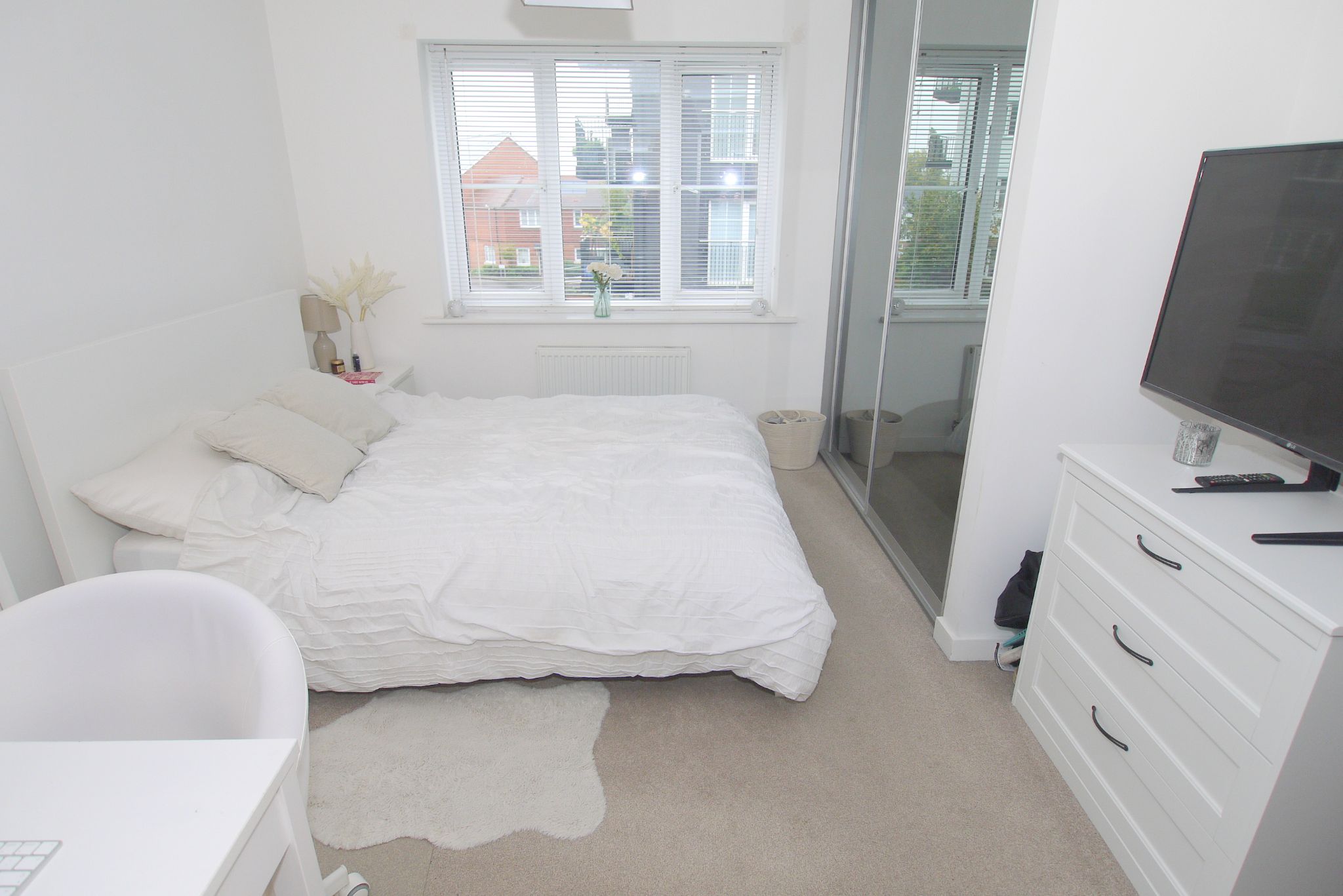 2 bedroom apartment For Sale in Dunton Green - Photograph 2