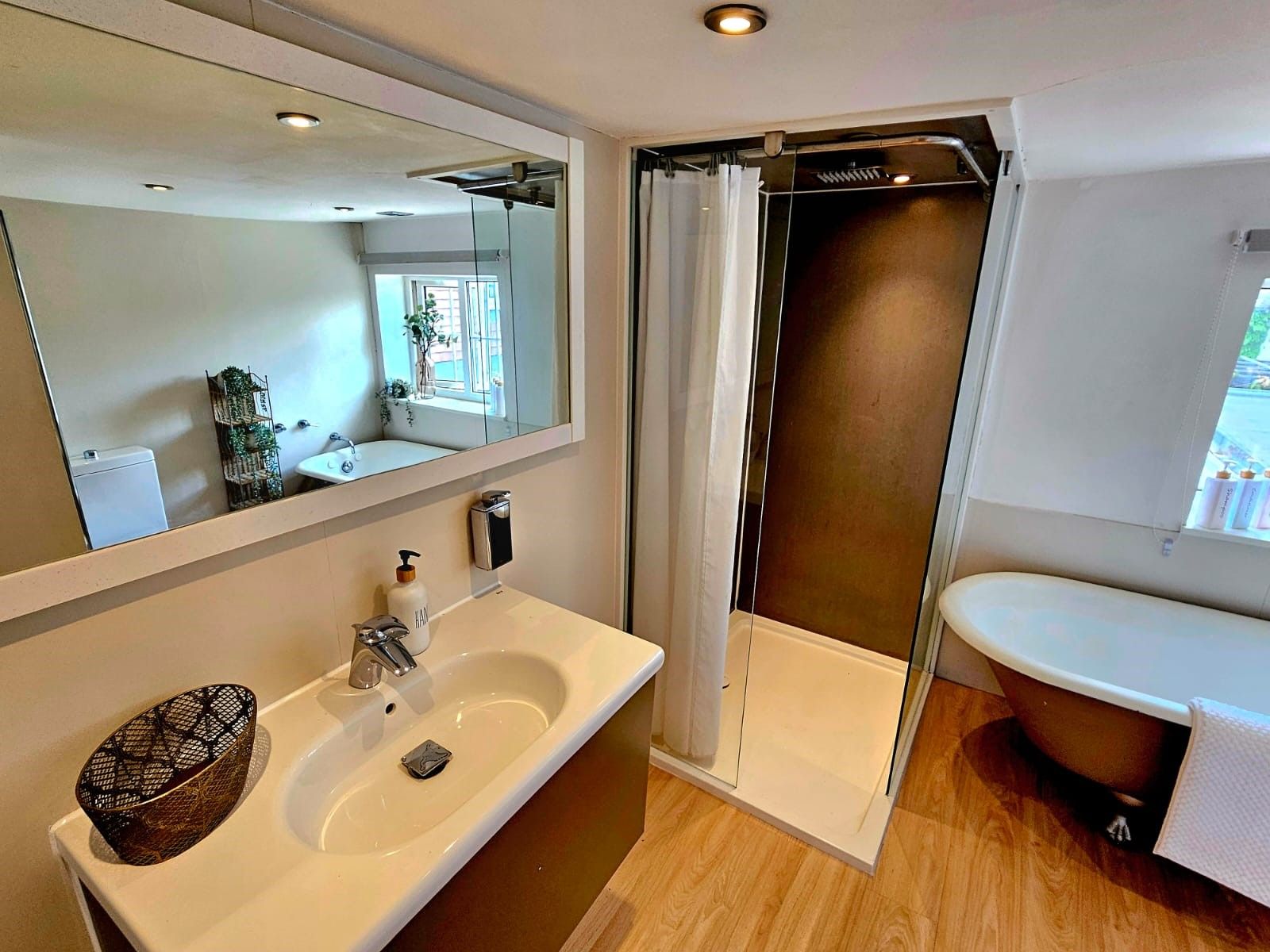 4 bedroom mid terraced house For Sale in Sevenoaks - Photograph 9