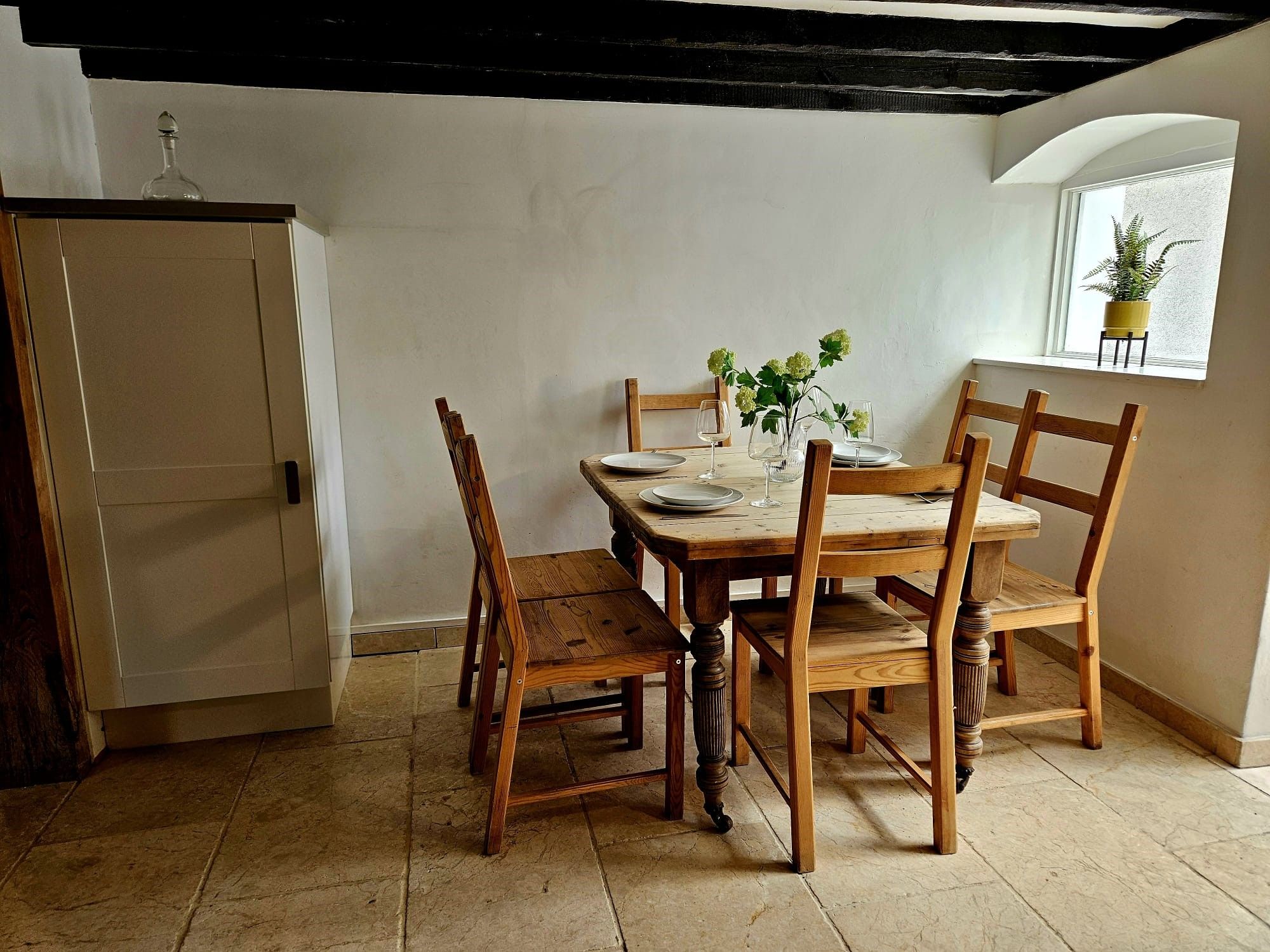 4 bedroom mid terraced house For Sale in Sevenoaks - Photograph 4