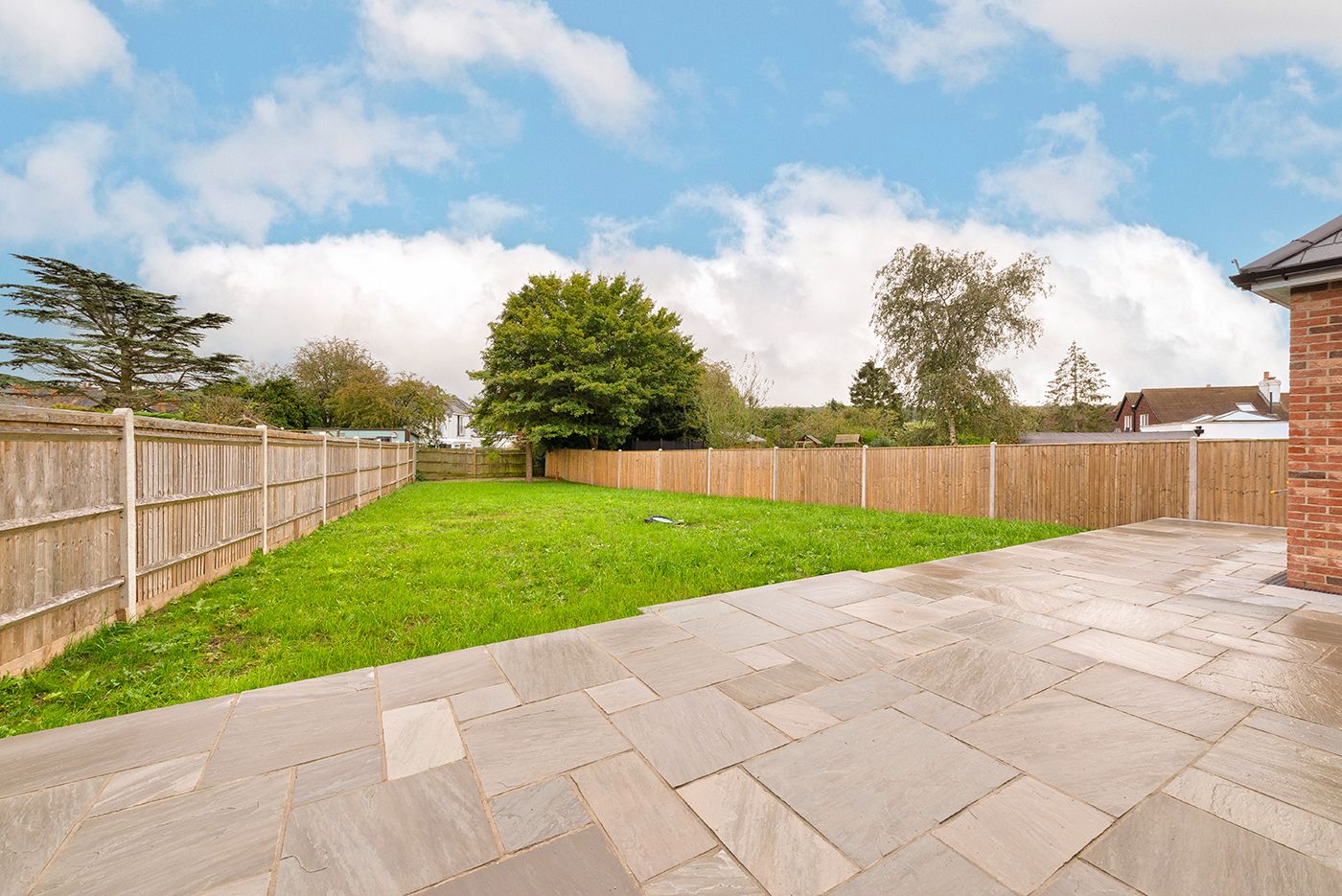 4 bedroom detached house Sold in Sevenoaks - Photograph 4