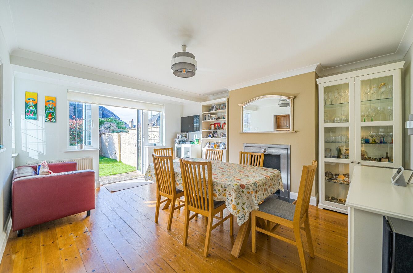 5 bedroom semi-detached house For Sale in Sevenoaks - Photograph 3