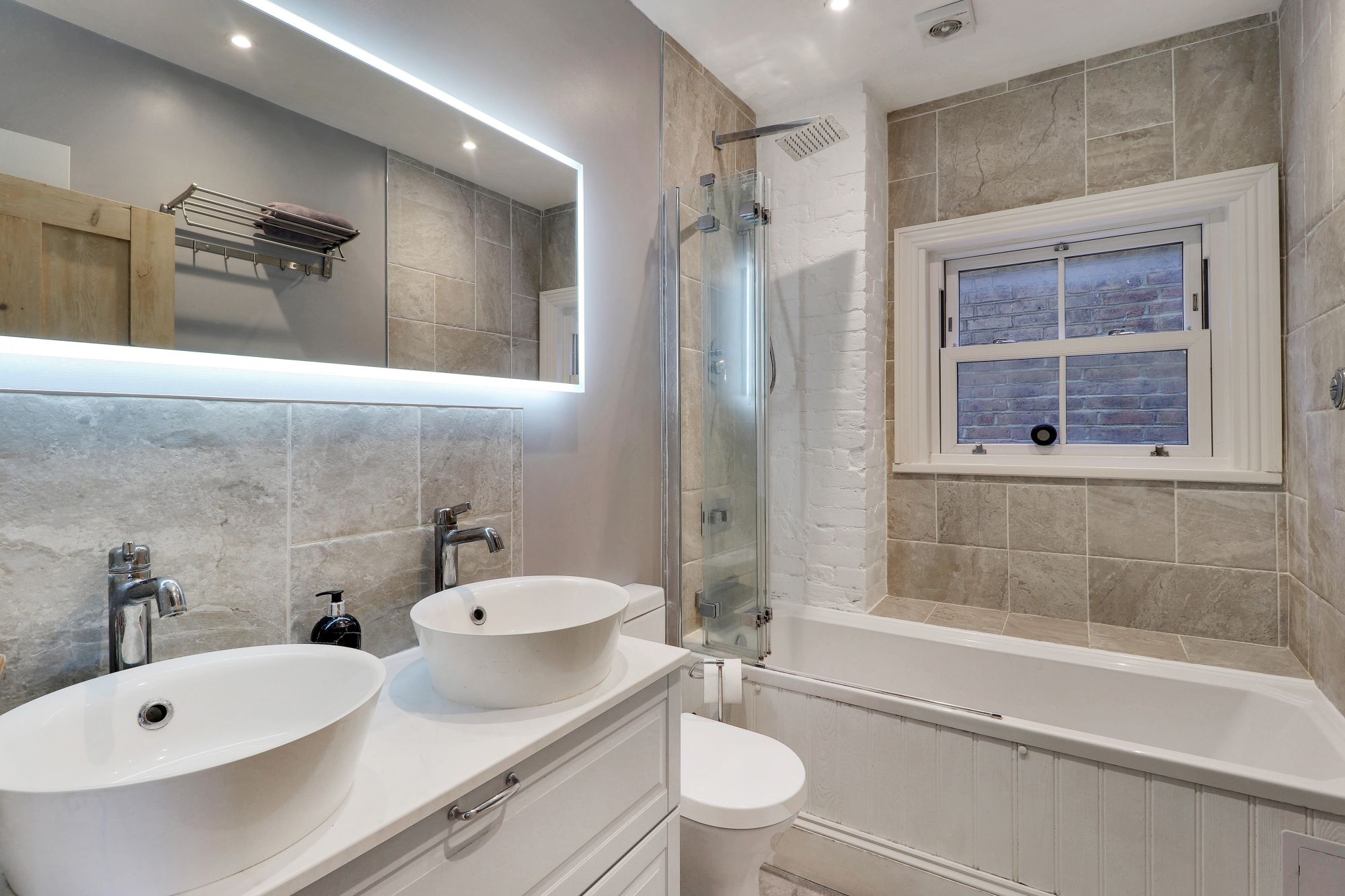 3 bedroom end terraced house Sold in Sevenoaks - Photograph 3