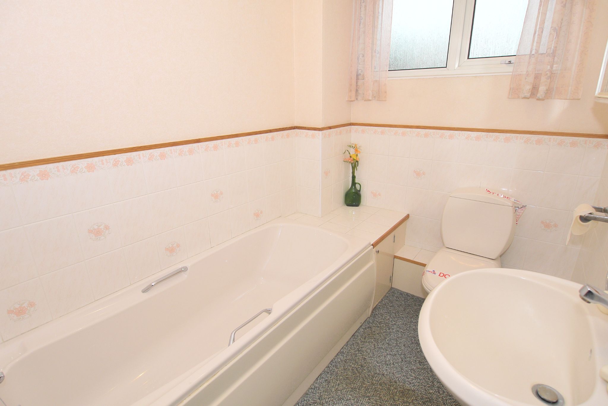 3 bedroom detached house Sold in Riverhead - Photograph 13