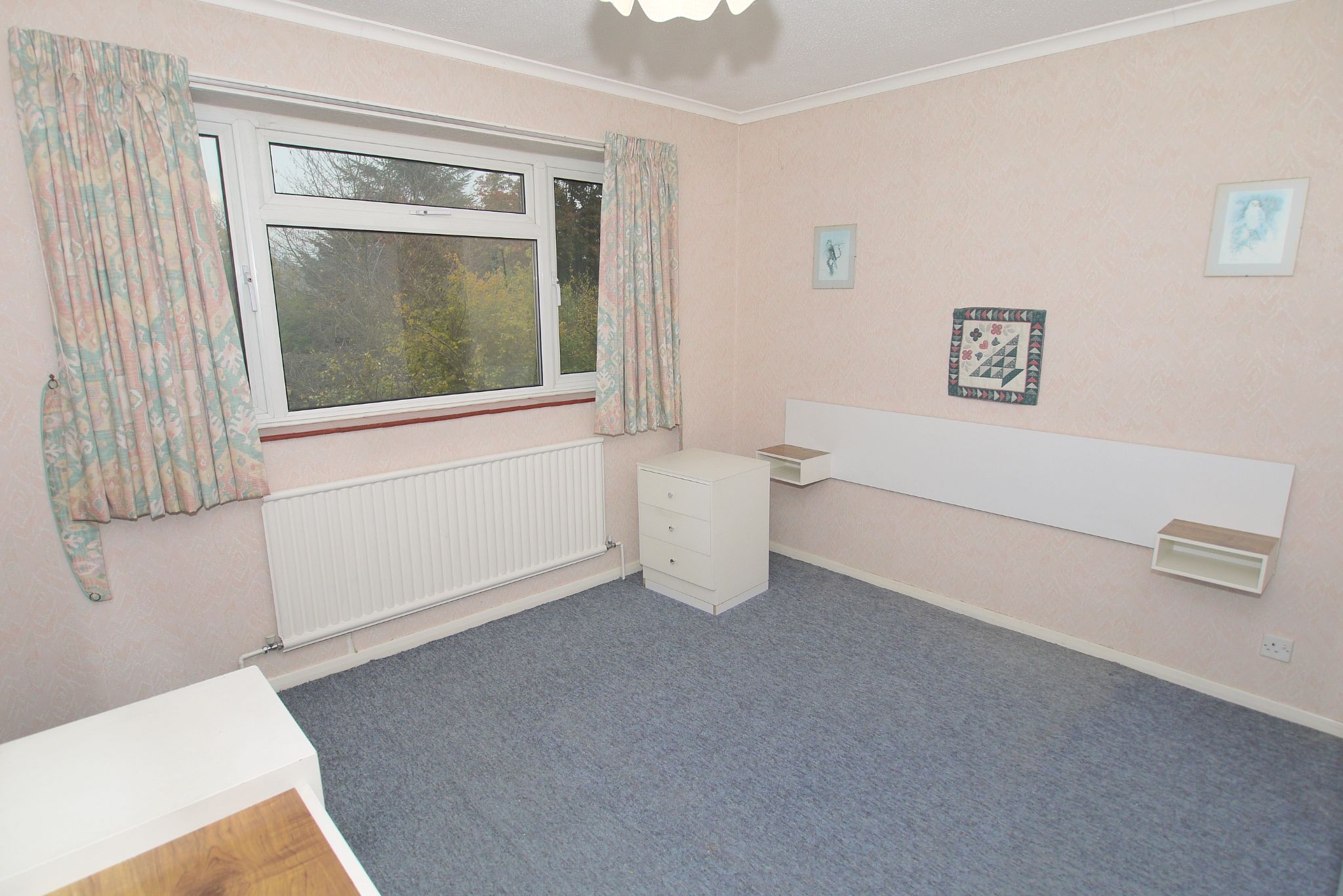 3 bedroom detached house Sold in Riverhead - Photograph 9