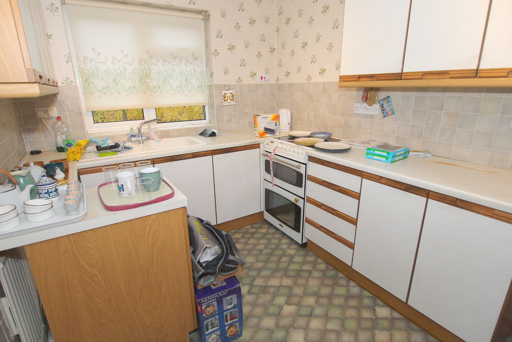 3 bedroom detached house Sold in Riverhead - Photograph 5