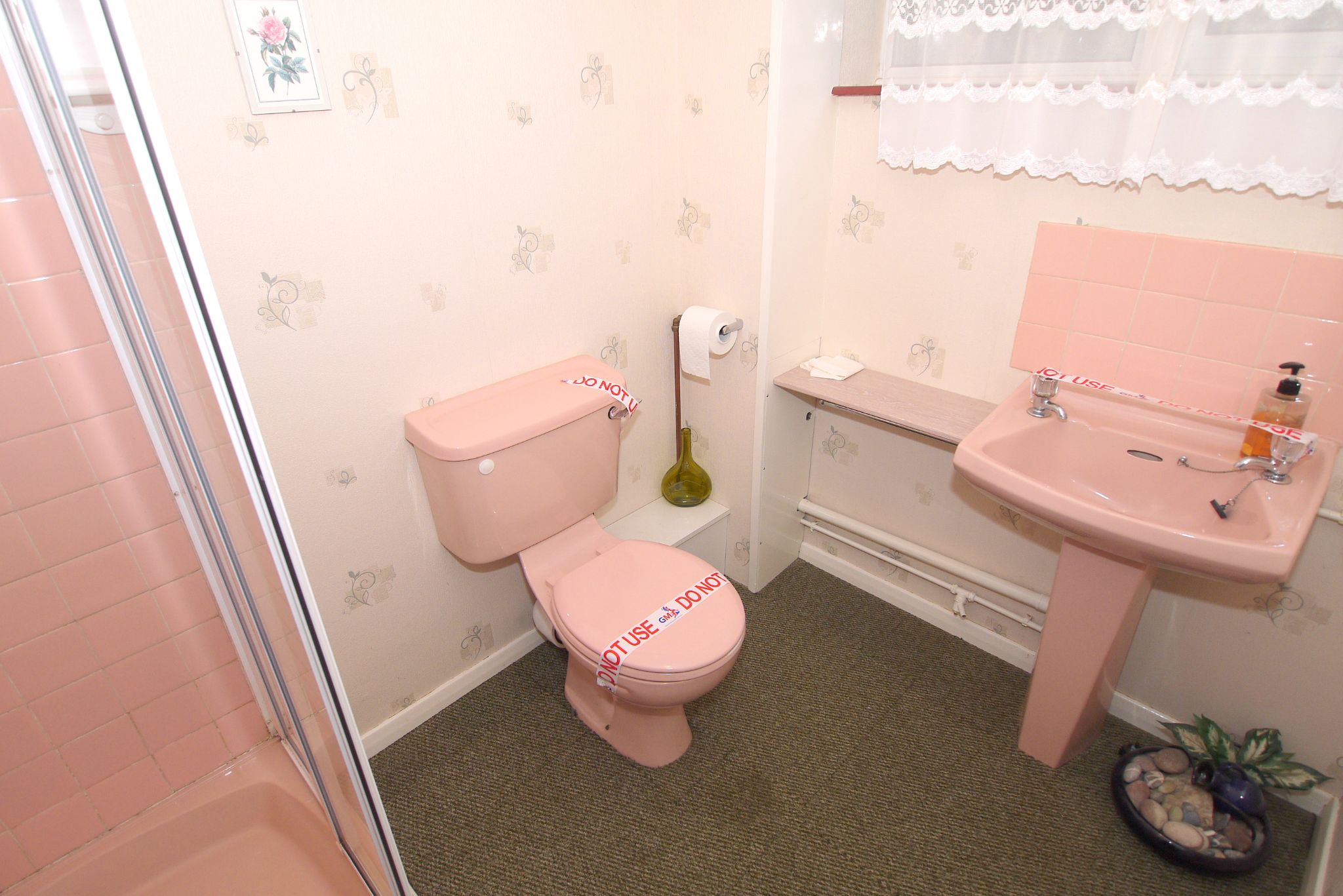 3 bedroom detached house Sold in Riverhead - Photograph 7