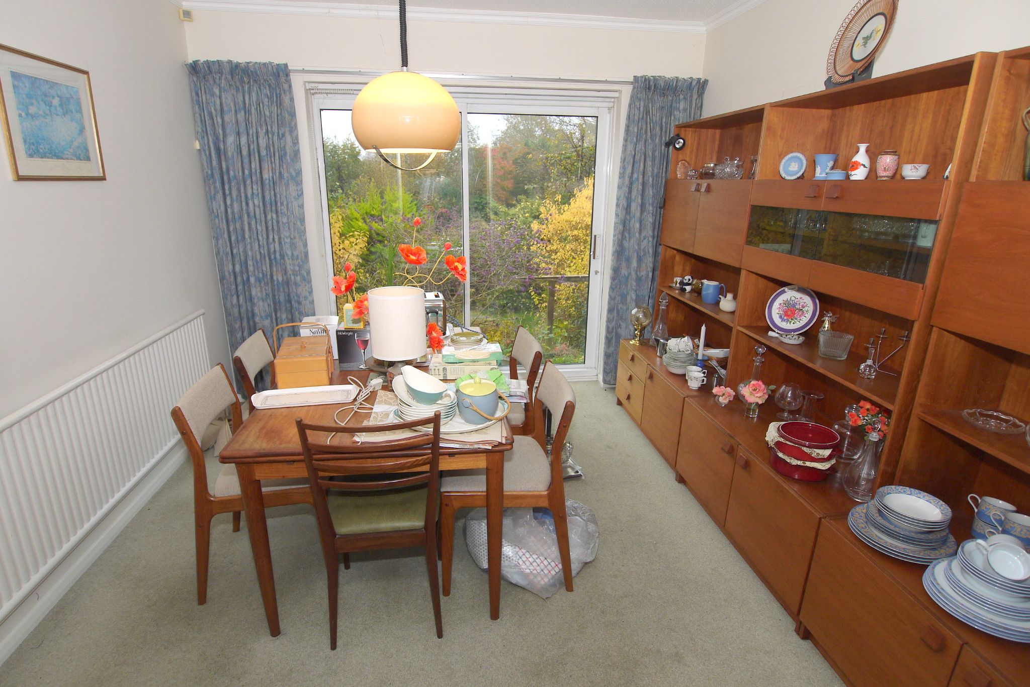 3 bedroom detached house Sold in Riverhead - Photograph 4