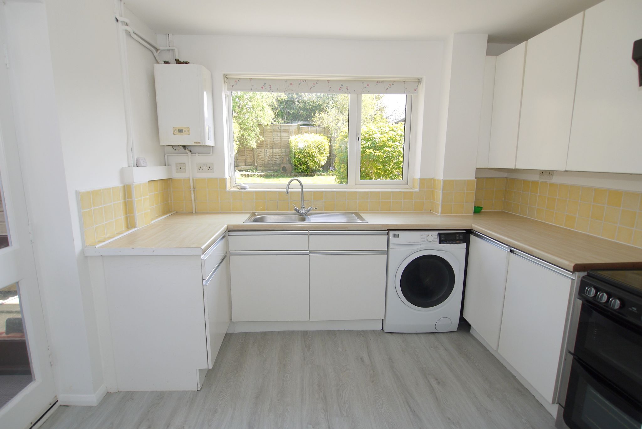 3 bedroom semi-detached house SSTC in Sevenoaks - Photograph 3