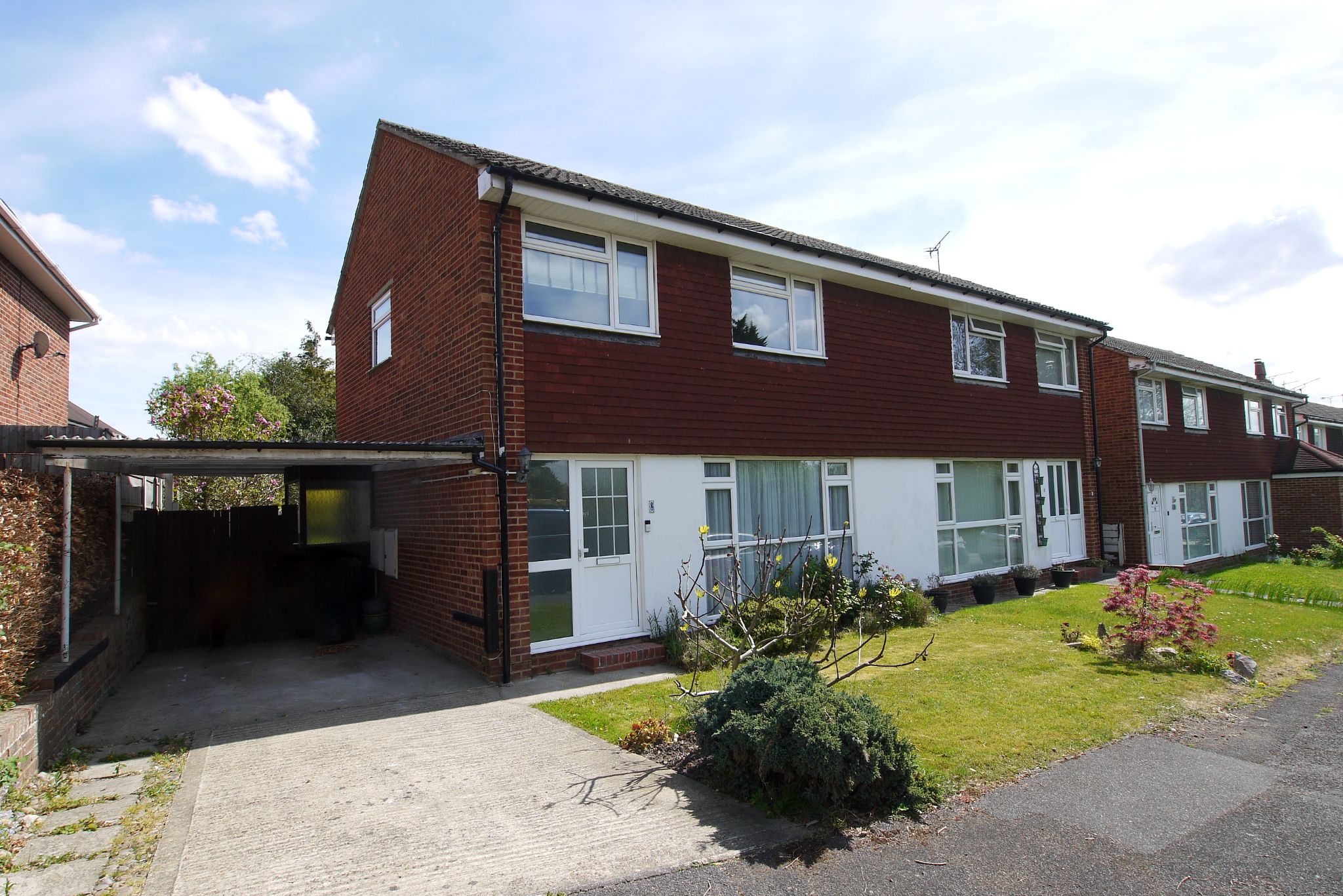3 bedroom semi-detached house SSTC in Sevenoaks - Photograph 1
