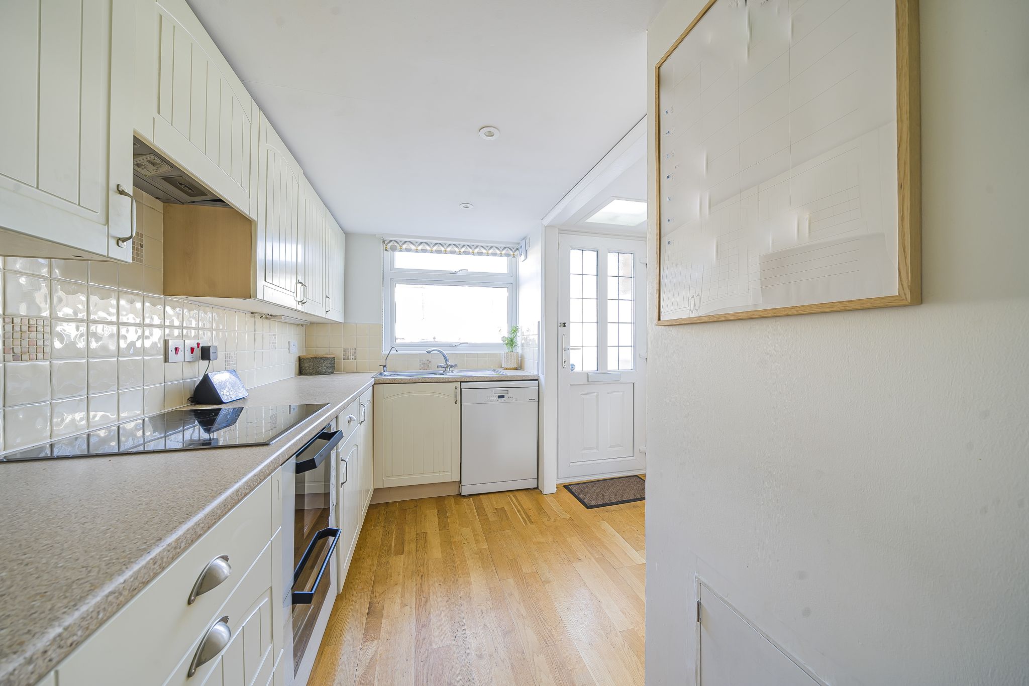 3 bedroom semi-detached house Sold in Sevenoaks - Photograph 6