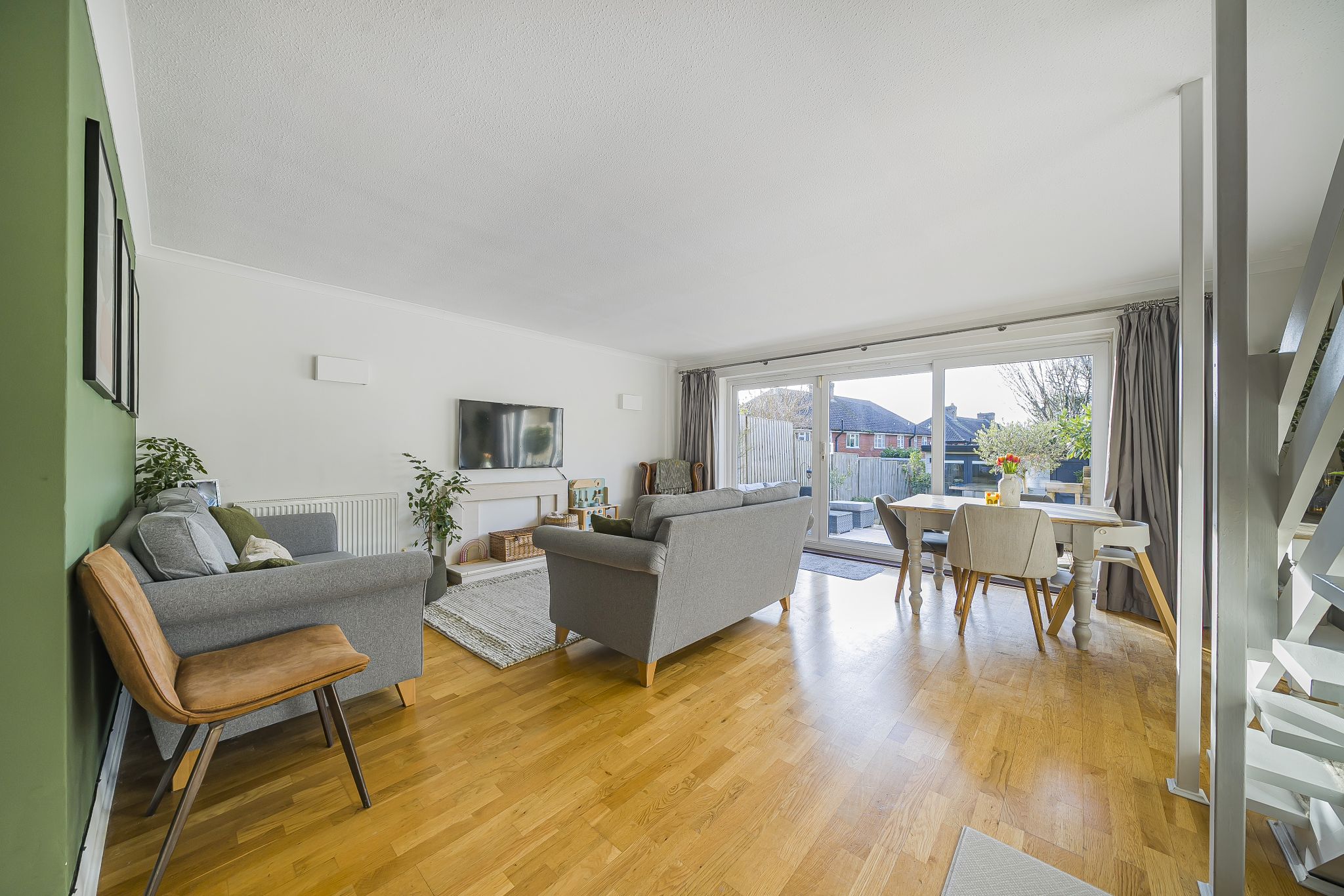 3 bedroom semi-detached house Sold in Sevenoaks - Photograph 3