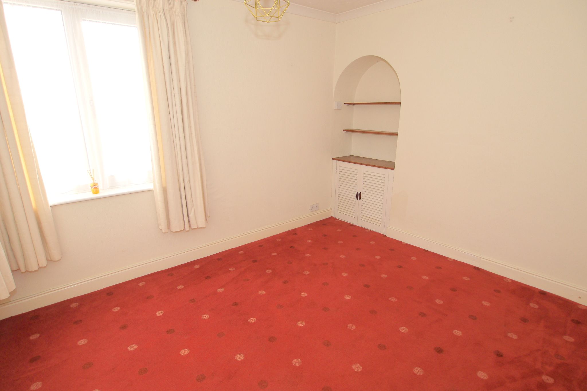3 bedroom semi-detached house Sold in Sevenoaks - Photograph 9