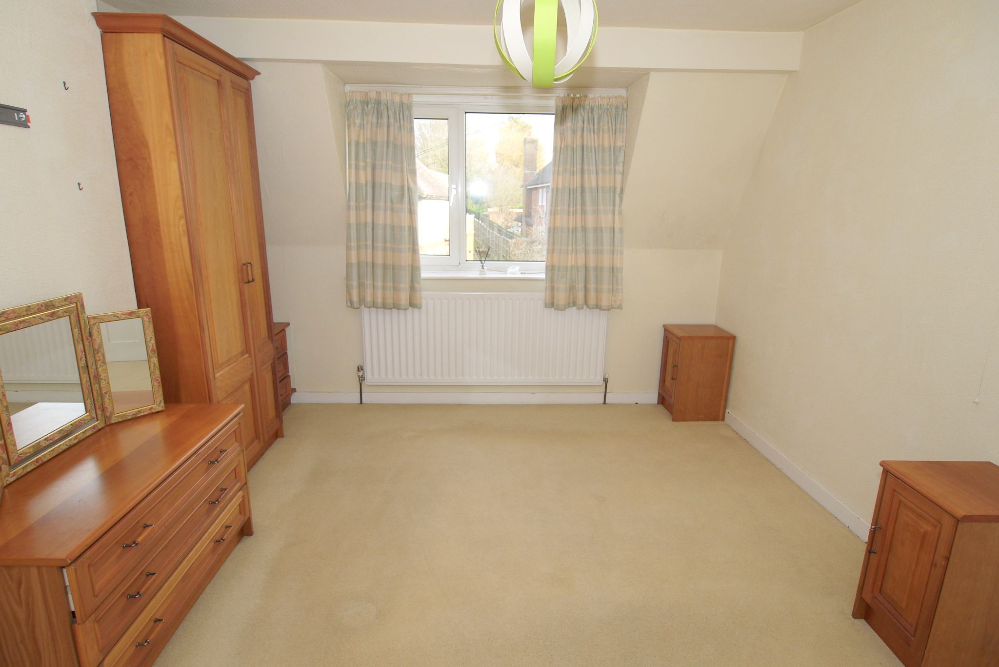 3 bedroom semi-detached house Sold in Sevenoaks - Photograph 7