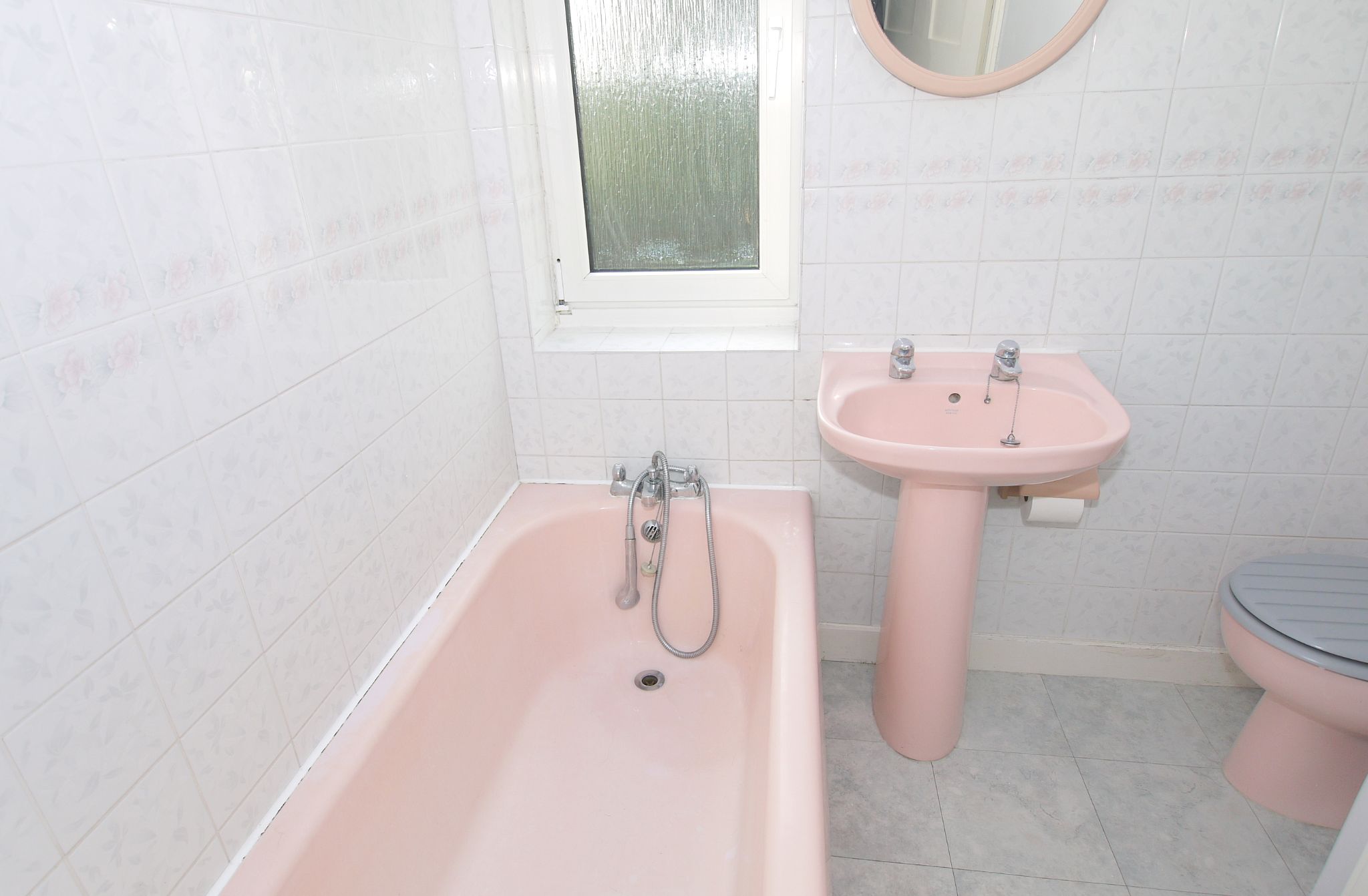 3 bedroom semi-detached house Sold in Sevenoaks - Photograph 6