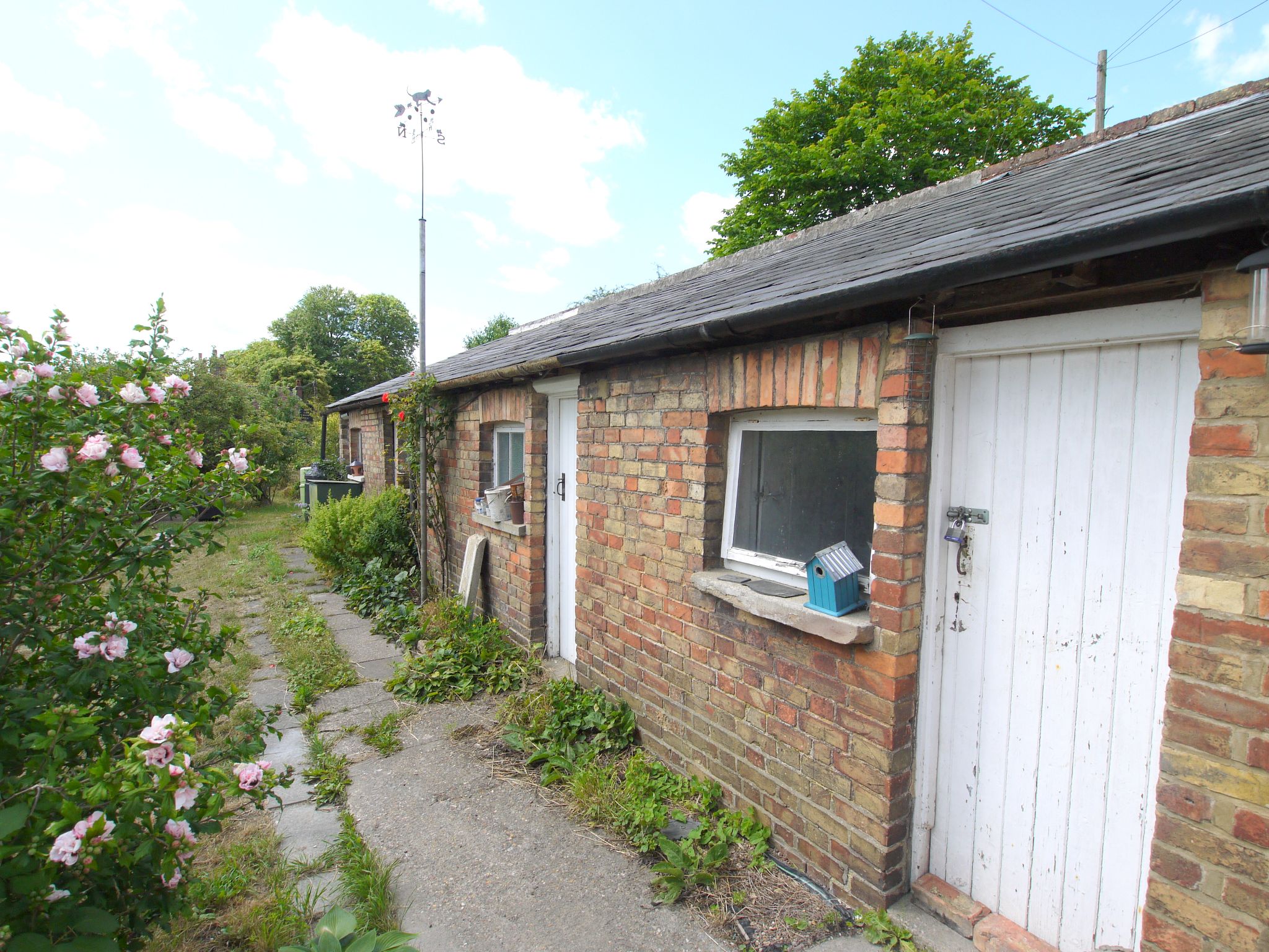 3 bedroom mid terraced house Sold in Shoreham - Photograph 1