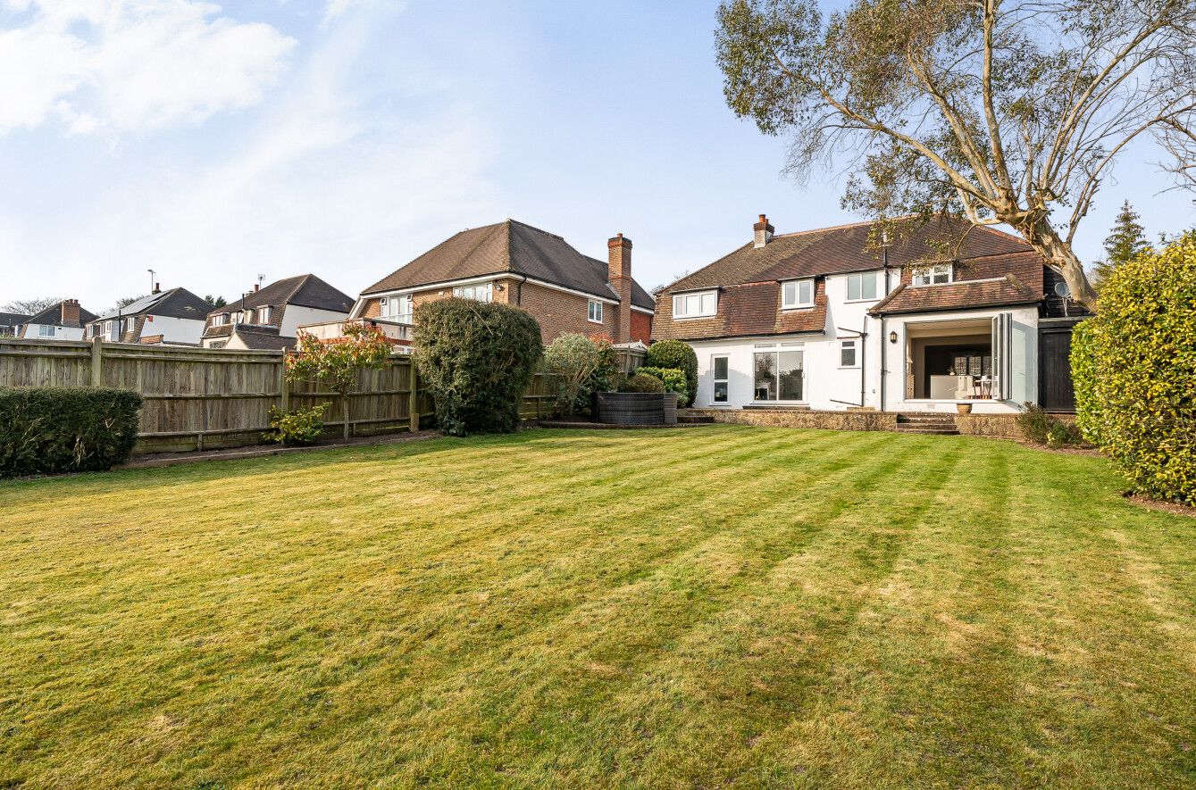 4 bedroom detached house Sold in Sevenoaks - Photograph 12