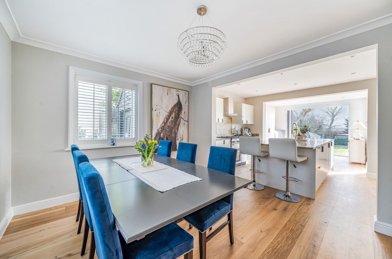 4 bedroom detached house Sold in Sevenoaks - Photograph 6