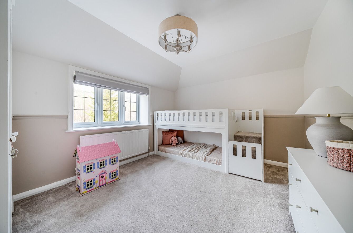 4 bedroom detached house Sold in Sevenoaks - Photograph 2