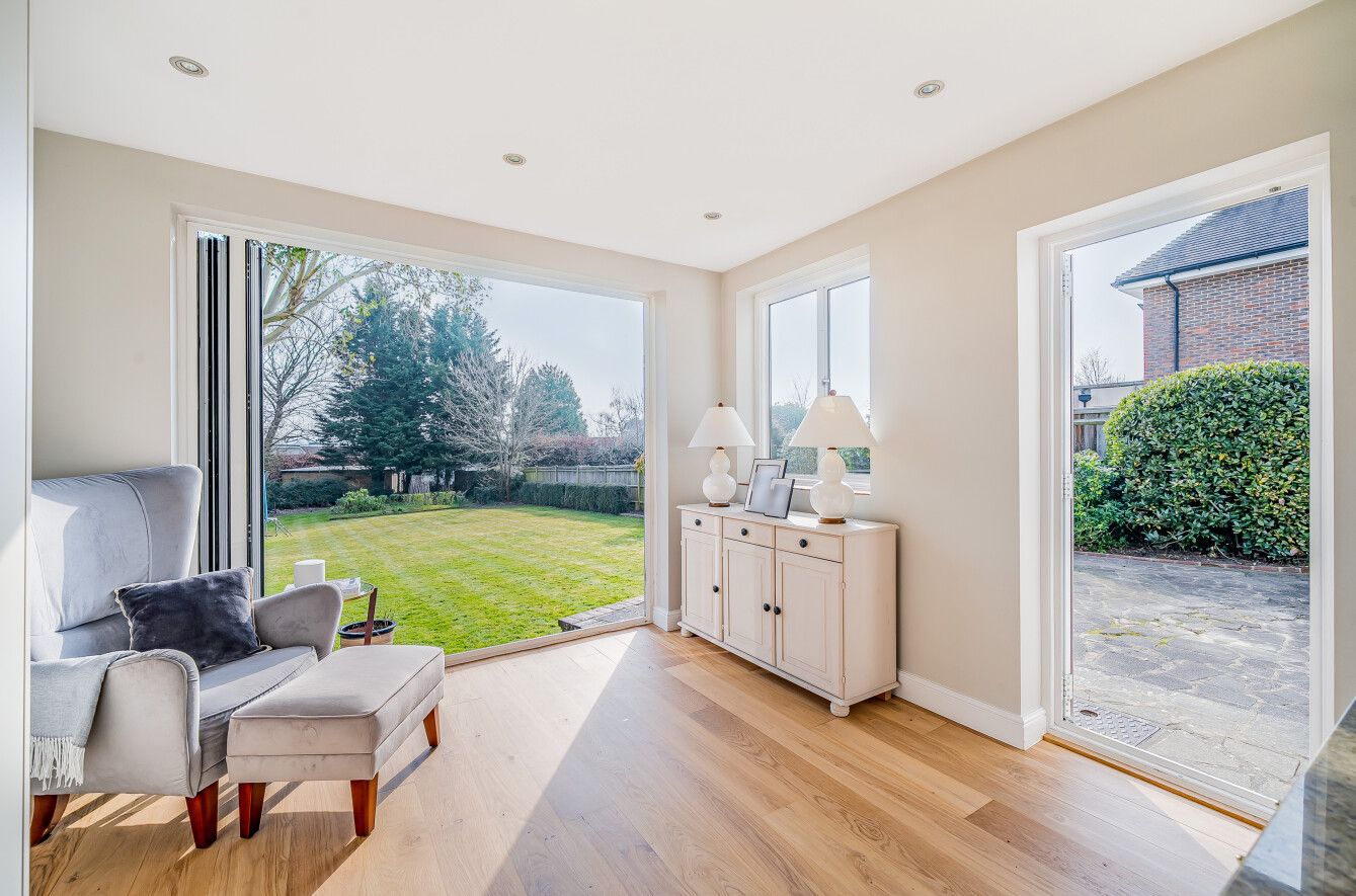 4 bedroom detached house Sold in Sevenoaks - Photograph 5