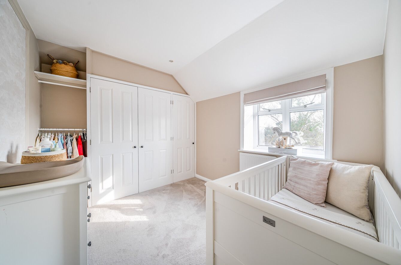 4 bedroom detached house Sold in Sevenoaks - Photograph 9