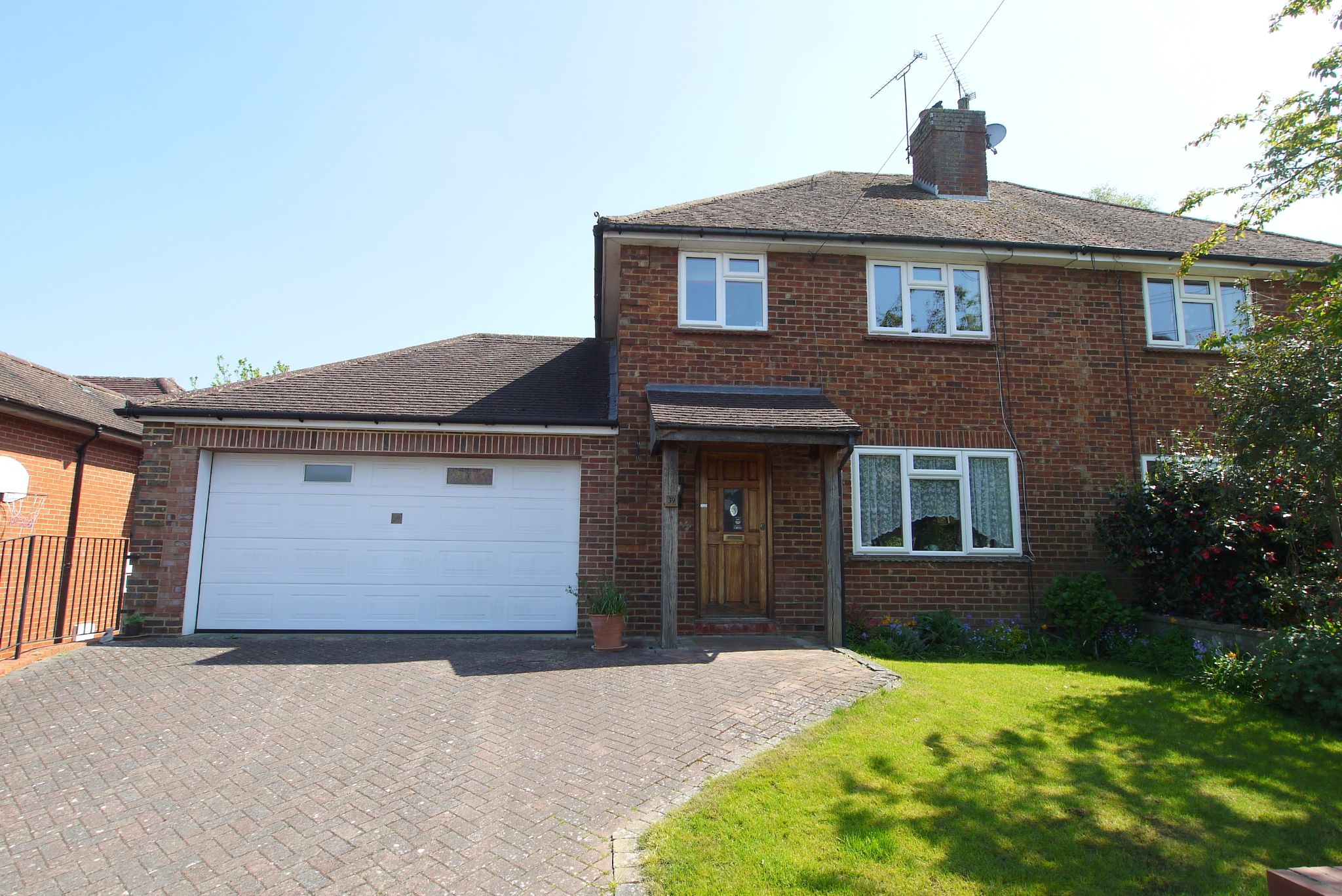 3 bedroom semi-detached house Sold in Sevenoaks - Photograph 3