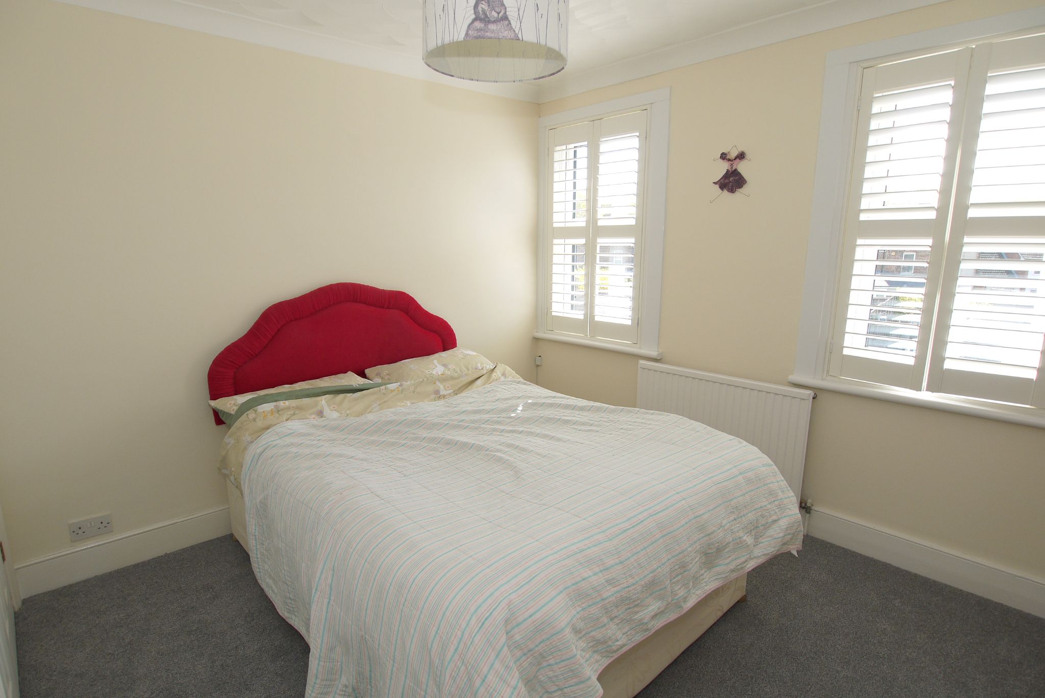 2 bedroom mid terraced house Sold in Sevenoaks - Photograph 6