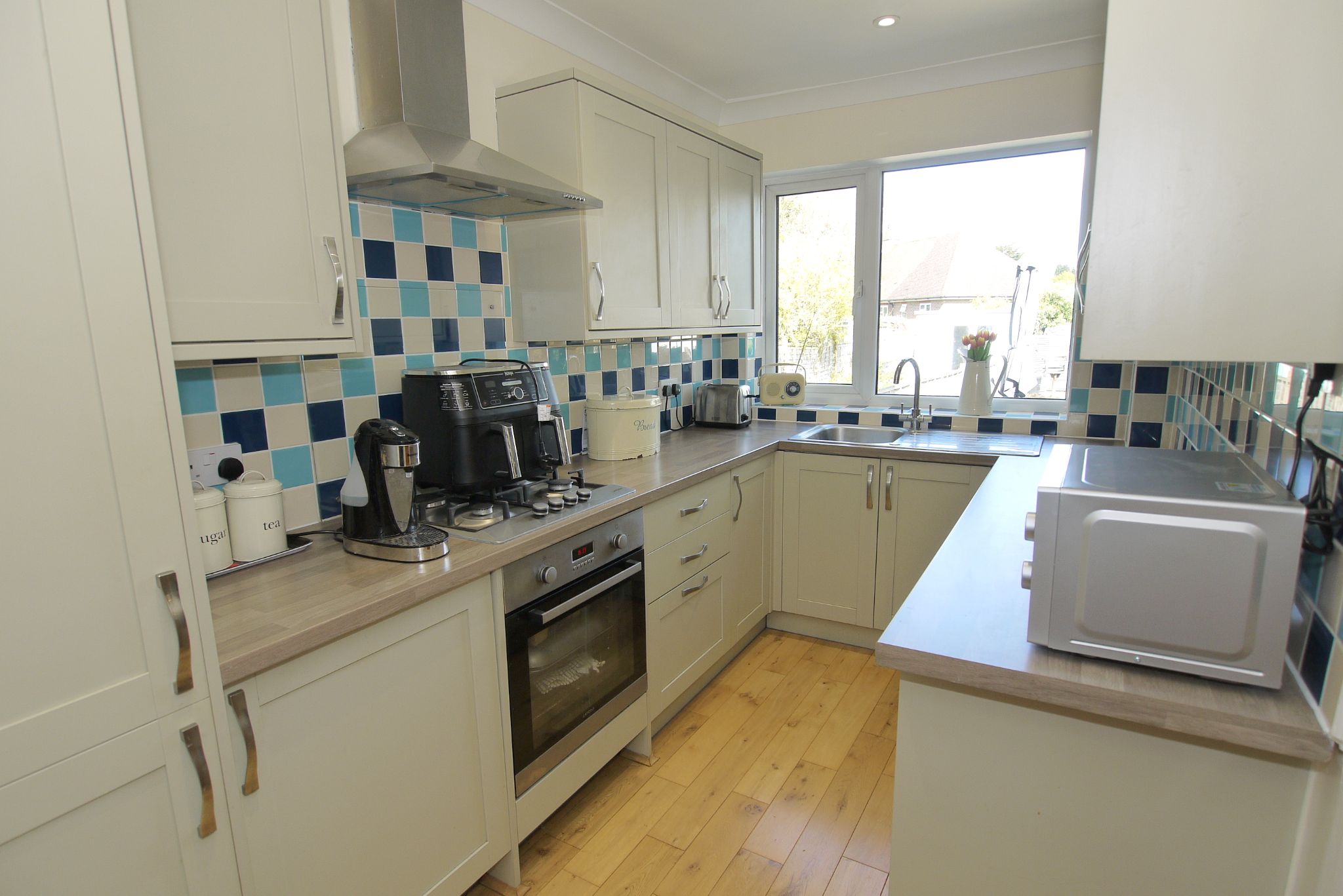 2 bedroom mid terraced house Sold in Sevenoaks - Photograph 5