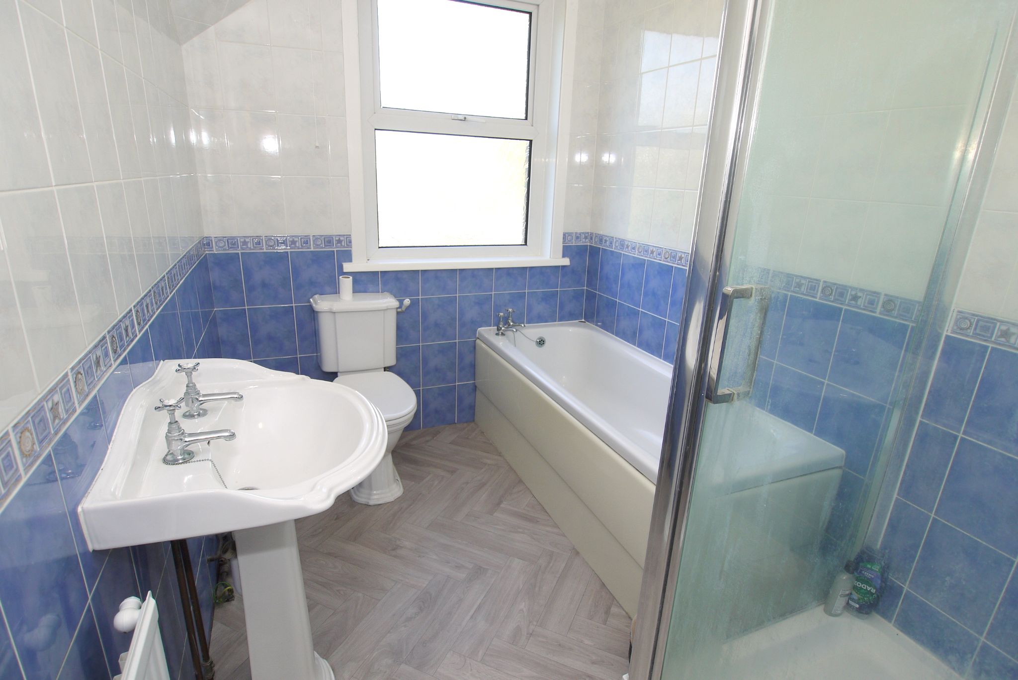 2 bedroom mid terraced house Sold in Sevenoaks - Photograph 8