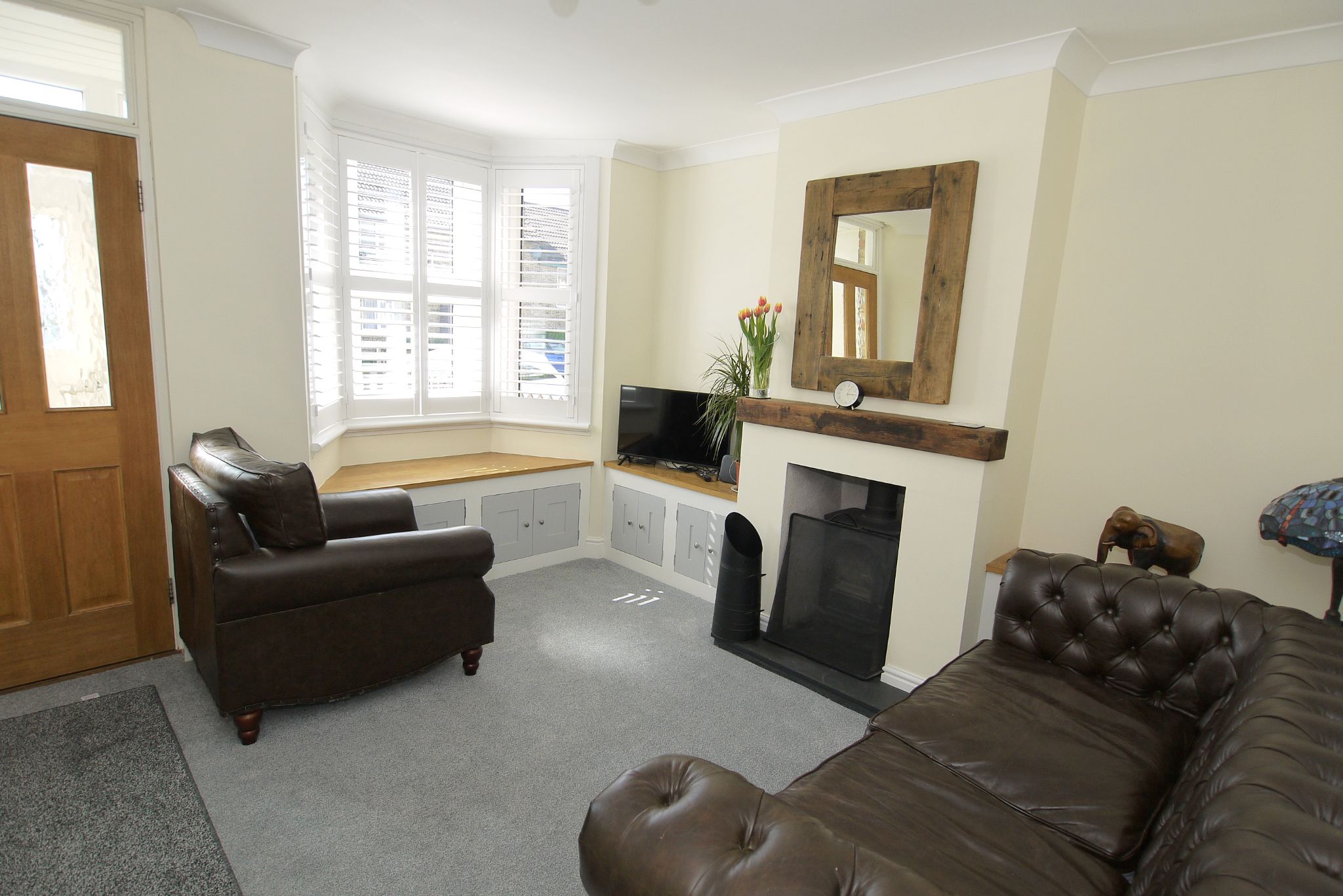 2 bedroom mid terraced house Sold in Sevenoaks - Photograph 3