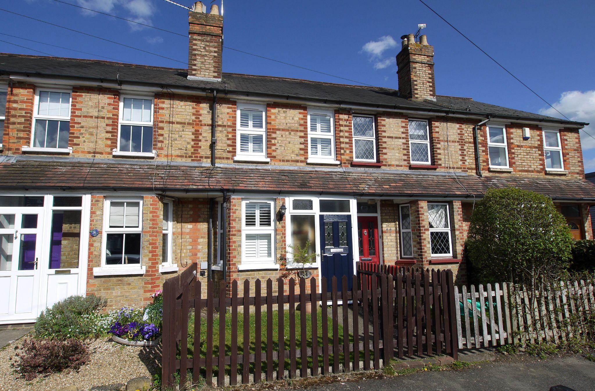 2 bedroom mid terraced house Sold in Sevenoaks - Photograph 2