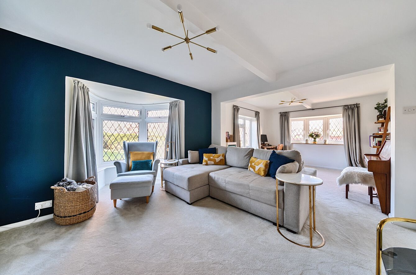 3 bedroom semi-detached house Sold in Sevenoaks - Photograph 6
