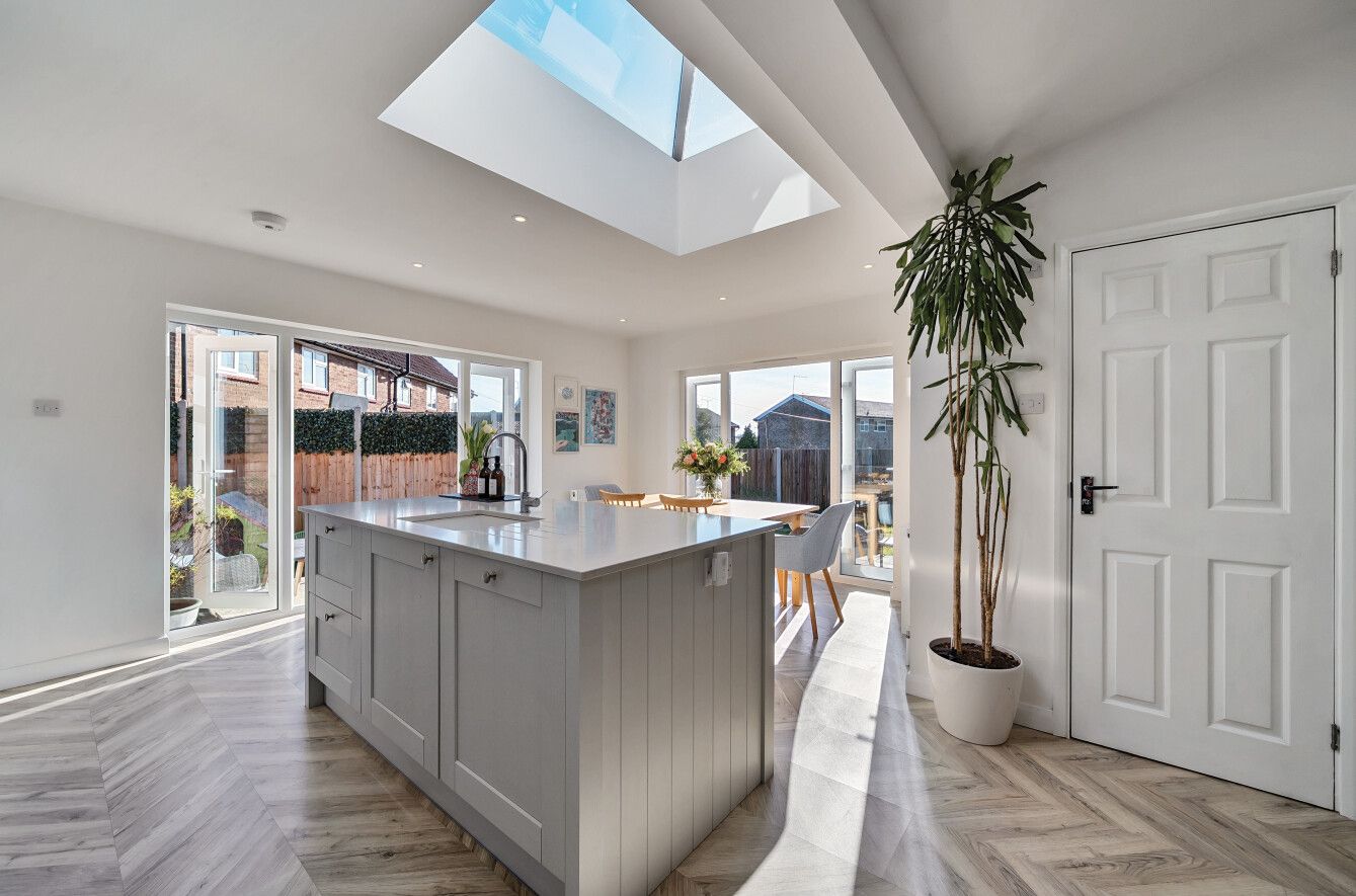 3 bedroom semi-detached house Sold in Sevenoaks - Photograph 9