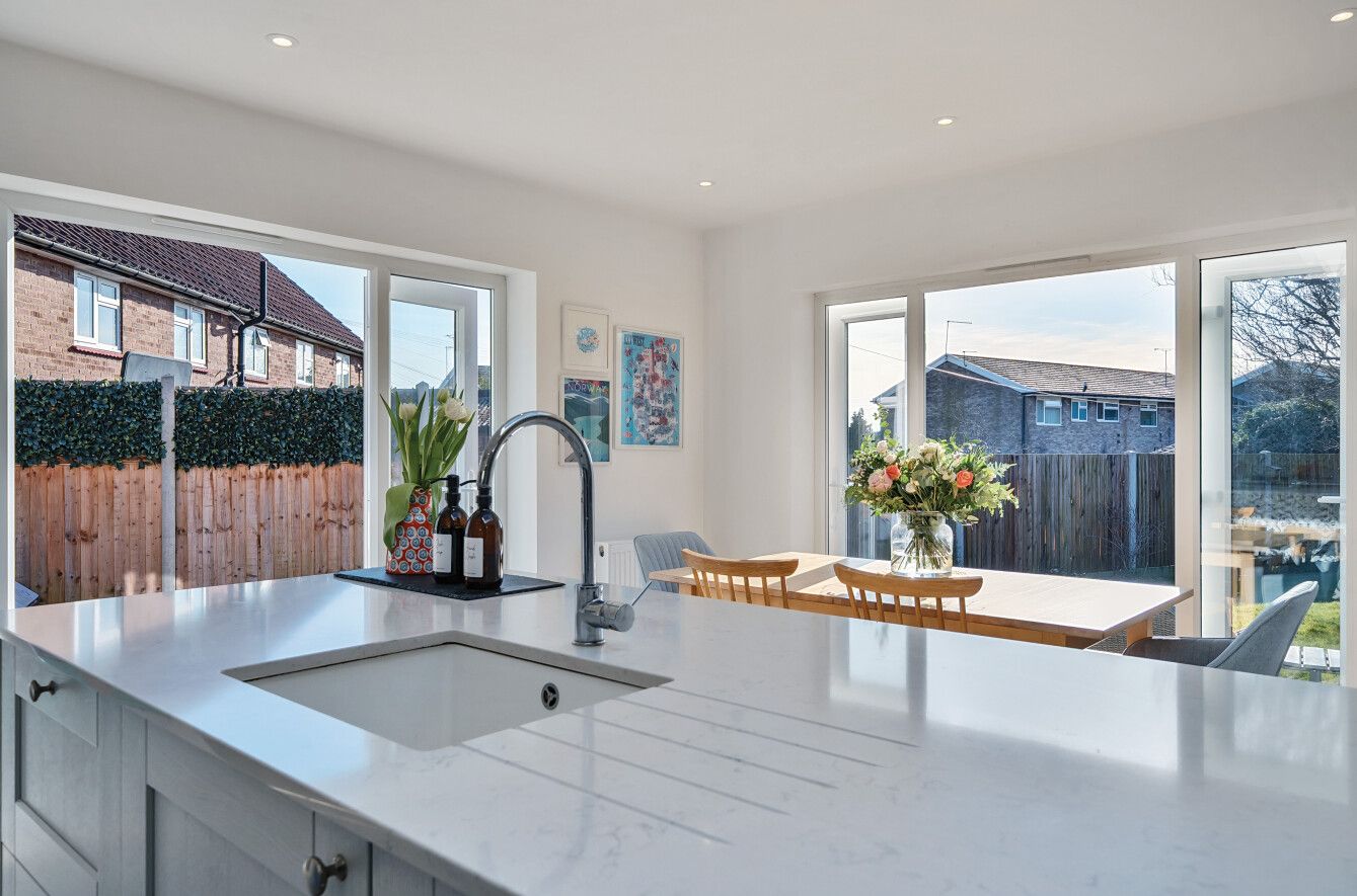 3 bedroom semi-detached house Sold in Sevenoaks - Photograph 3