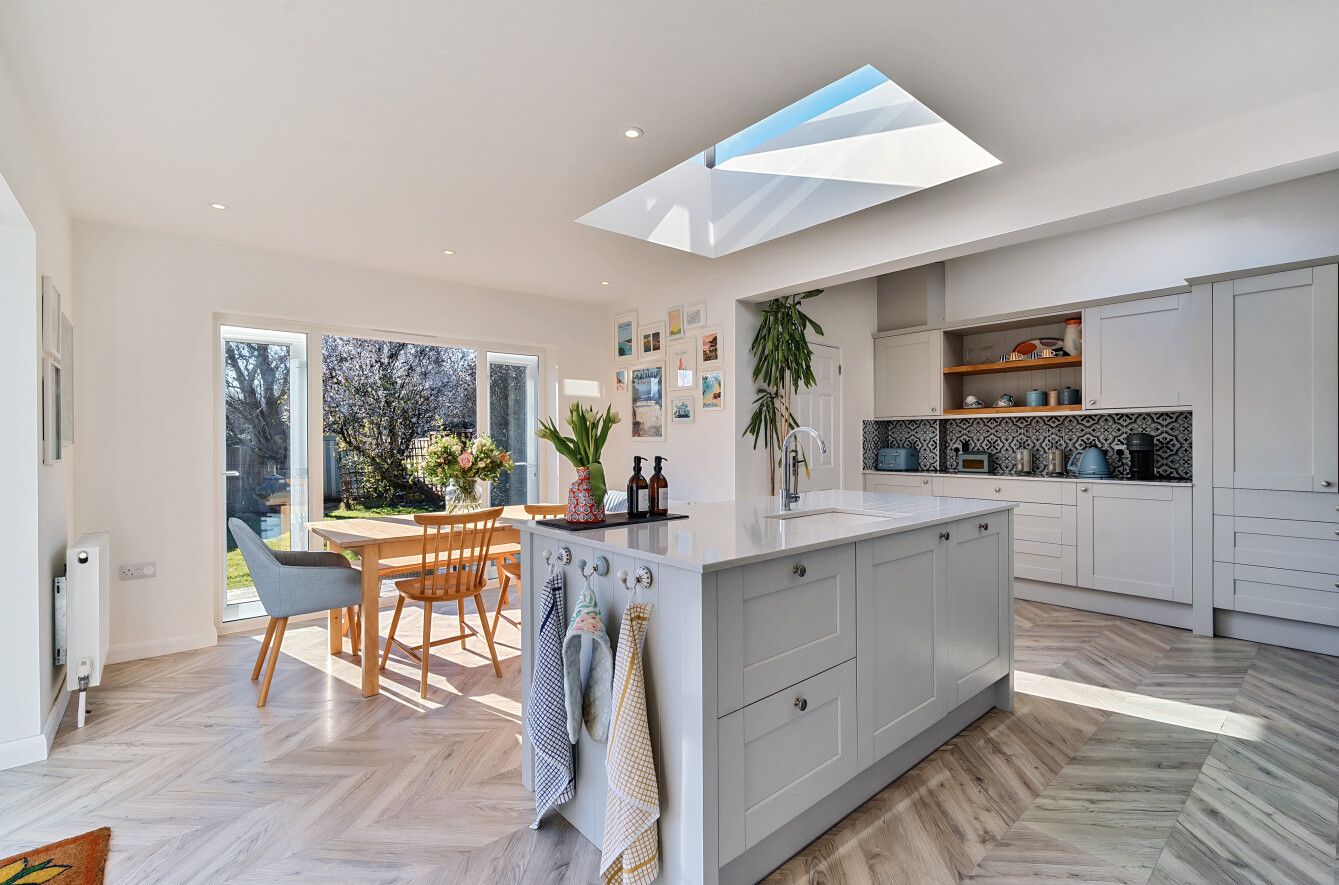 3 bedroom semi-detached house Sold in Sevenoaks - Photograph 8