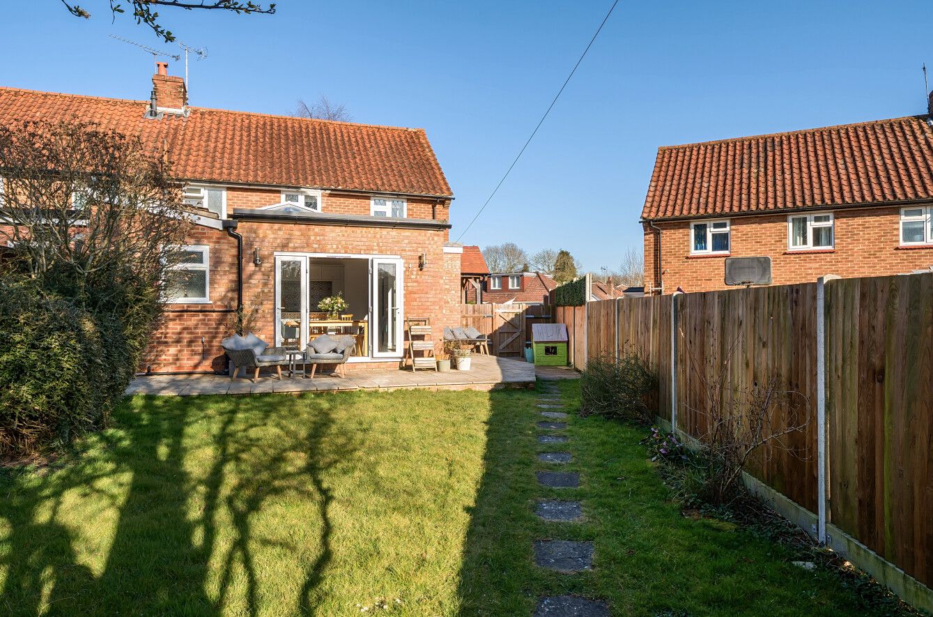 3 bedroom semi-detached house Sold in Sevenoaks - Photograph 2