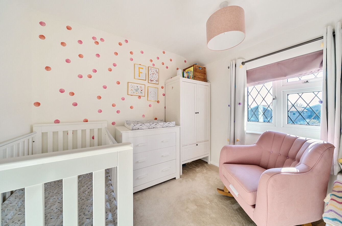 3 bedroom semi-detached house Sold in Sevenoaks - Photograph 4