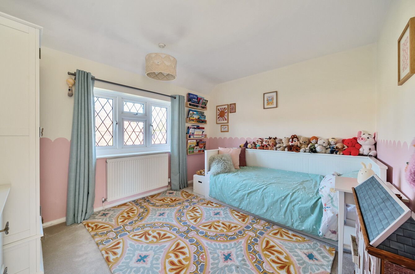 3 bedroom semi-detached house Sold in Sevenoaks - Photograph 11