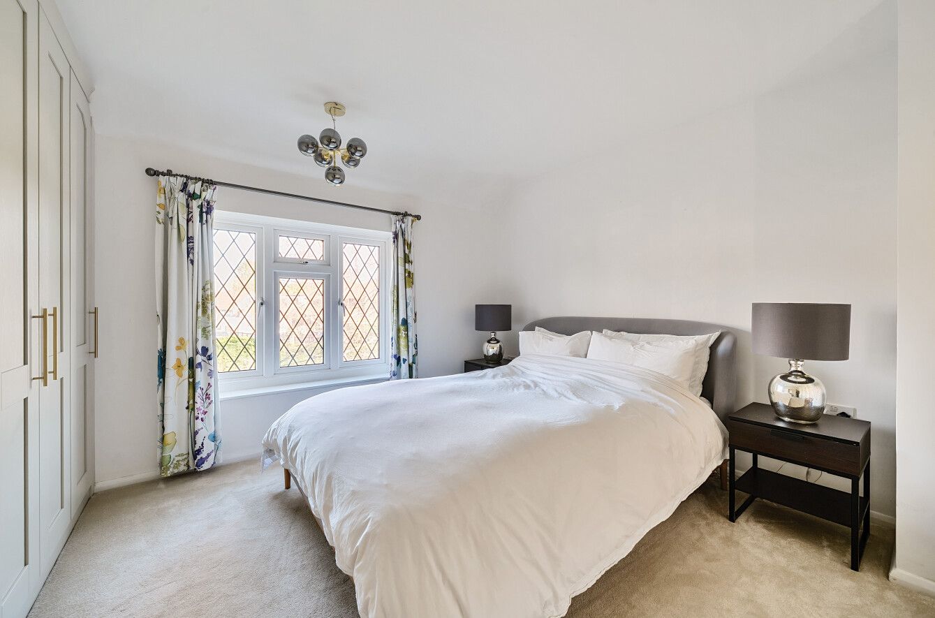 3 bedroom semi-detached house Sold in Sevenoaks - Photograph 10