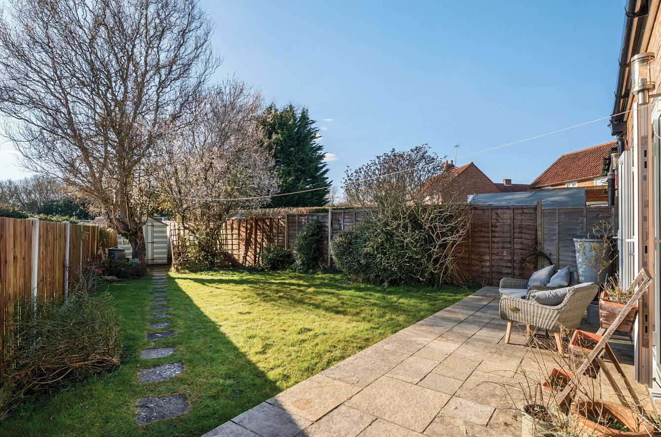 3 bedroom semi-detached house Sold in Sevenoaks - Photograph 1