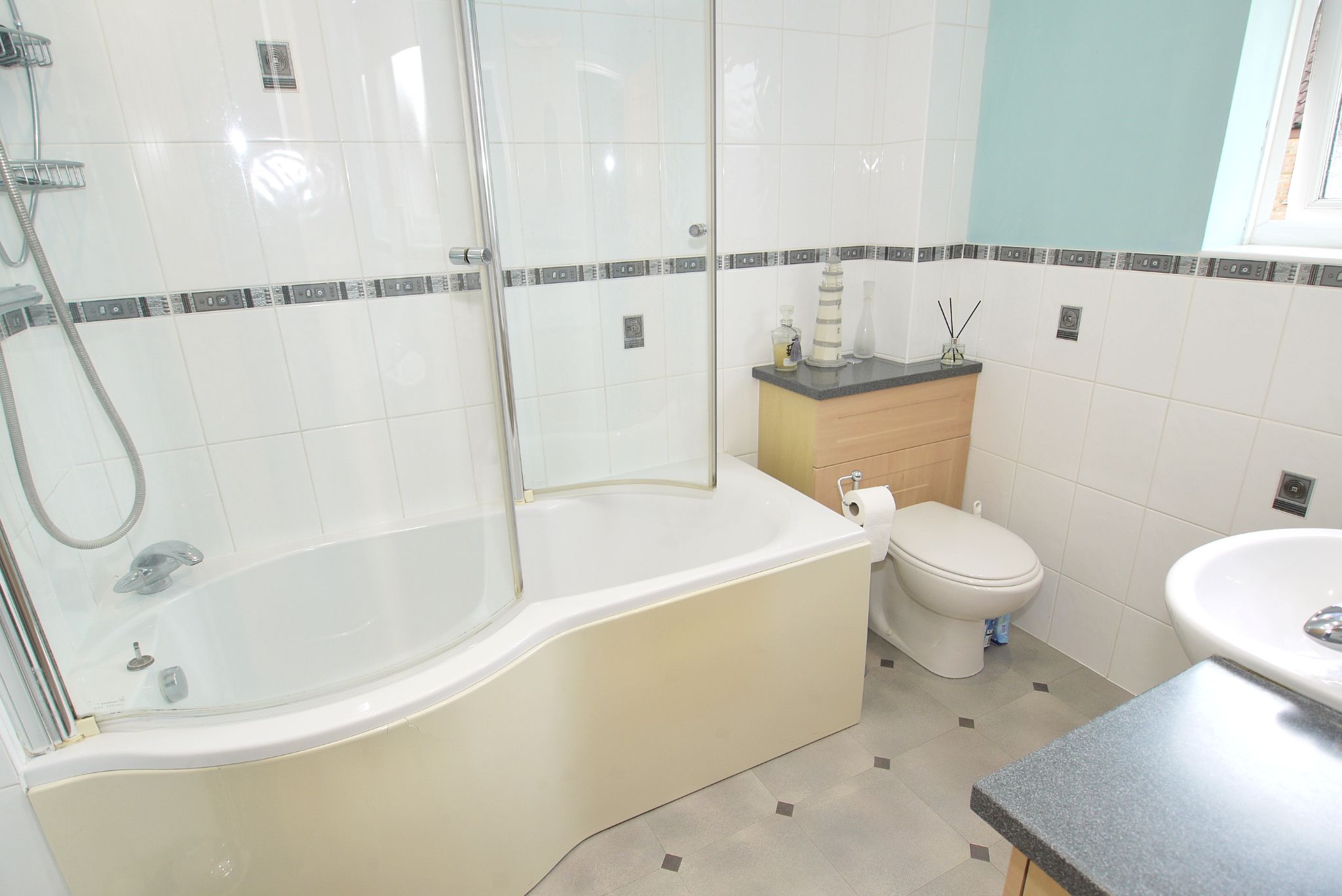 4 bedroom detached house For Sale in Farningham - Photograph 7