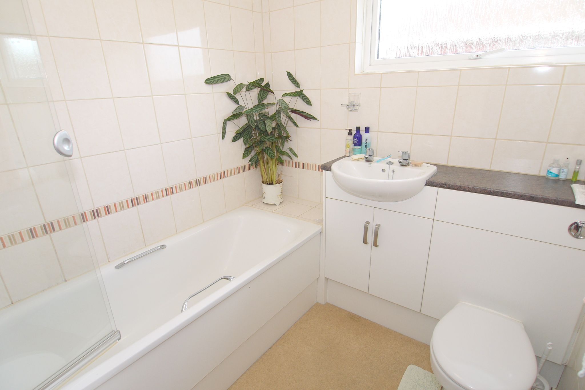 4 bedroom detached house Sold in Sevenoaks - Photograph 8