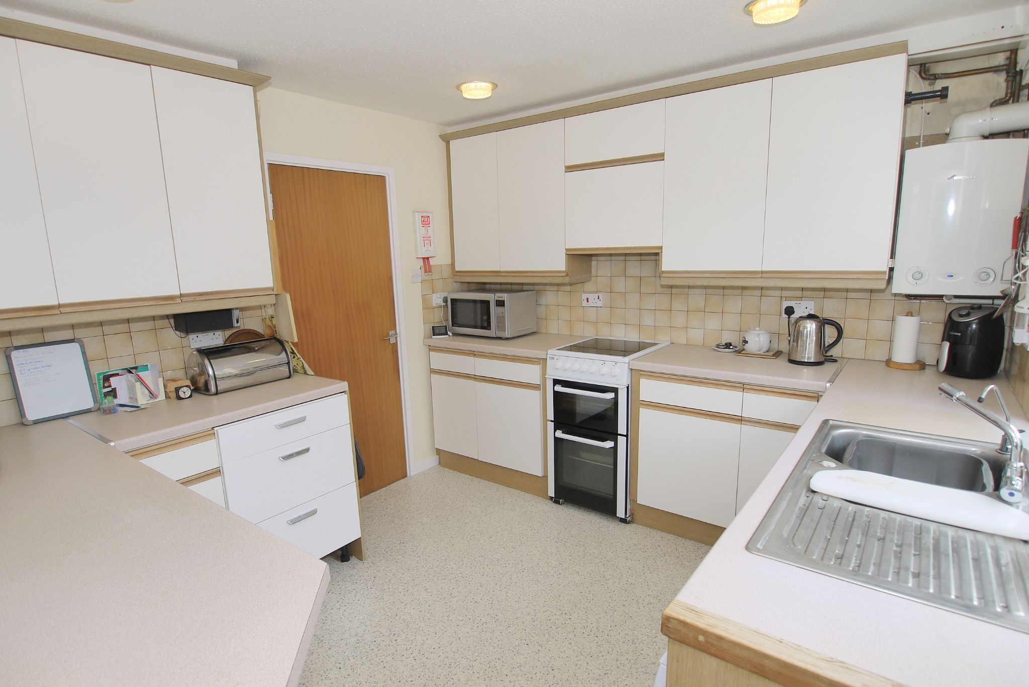 4 bedroom detached house Sold in Sevenoaks - Photograph 12