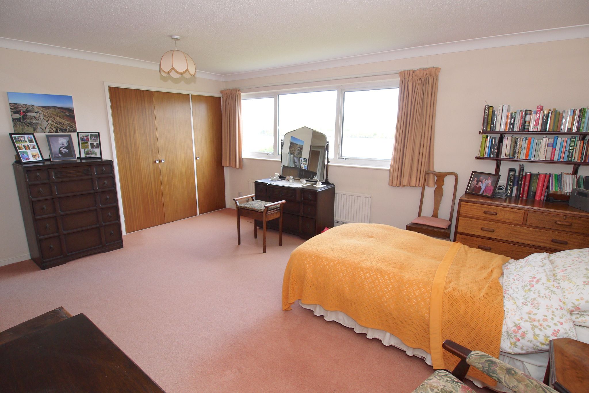 4 bedroom detached house Sold in Sevenoaks - Photograph 4