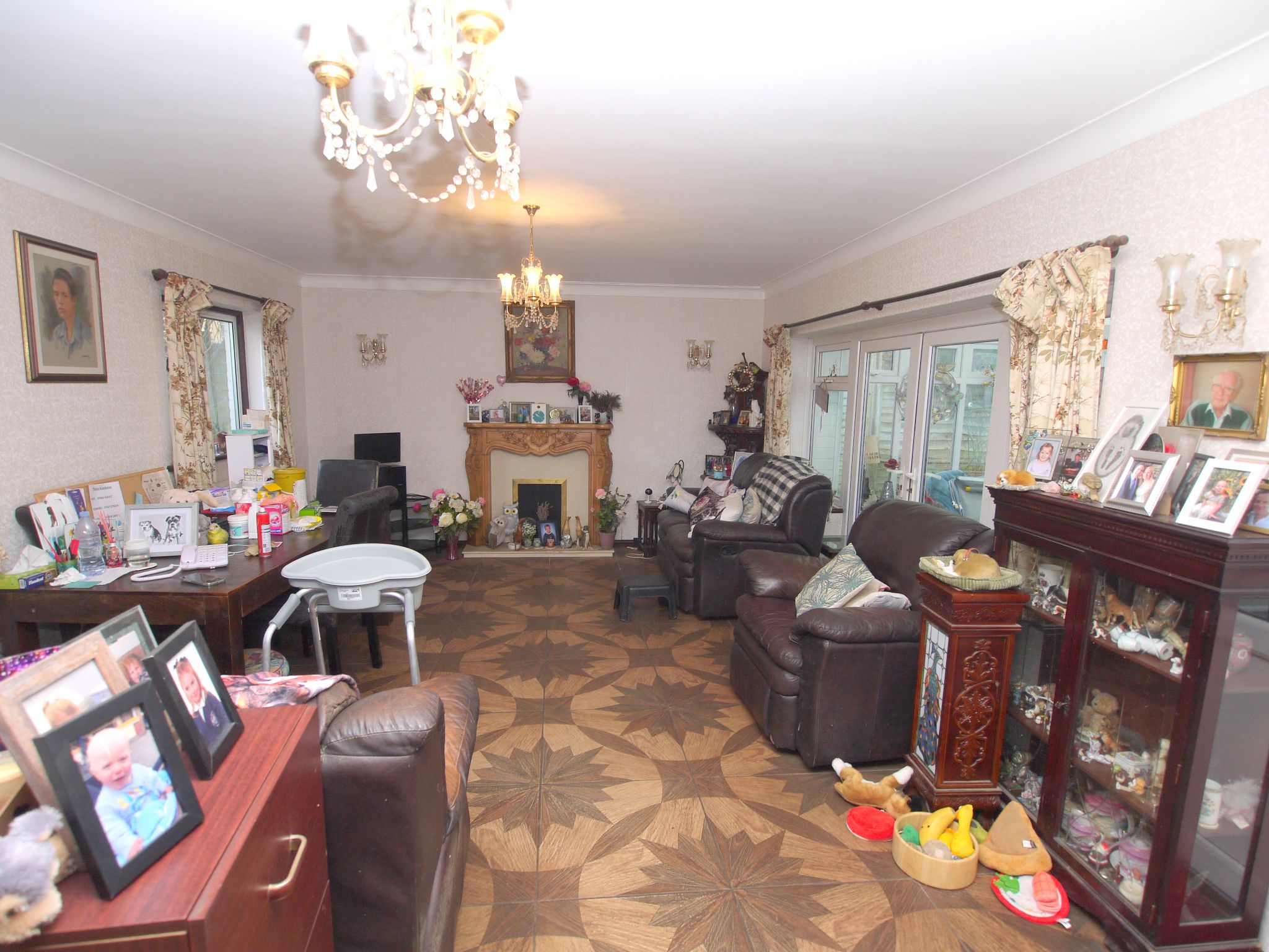3 bedroom detached bungalow SSTC in Sevenoaks - Photograph 6