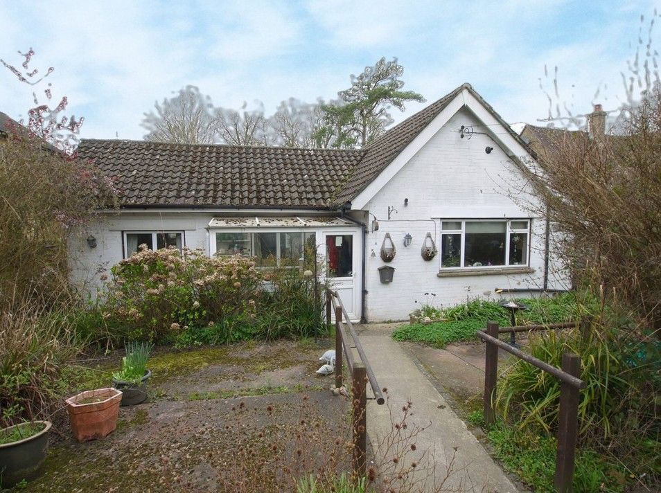 3 bedroom detached bungalow SSTC in Sevenoaks - Photograph 1