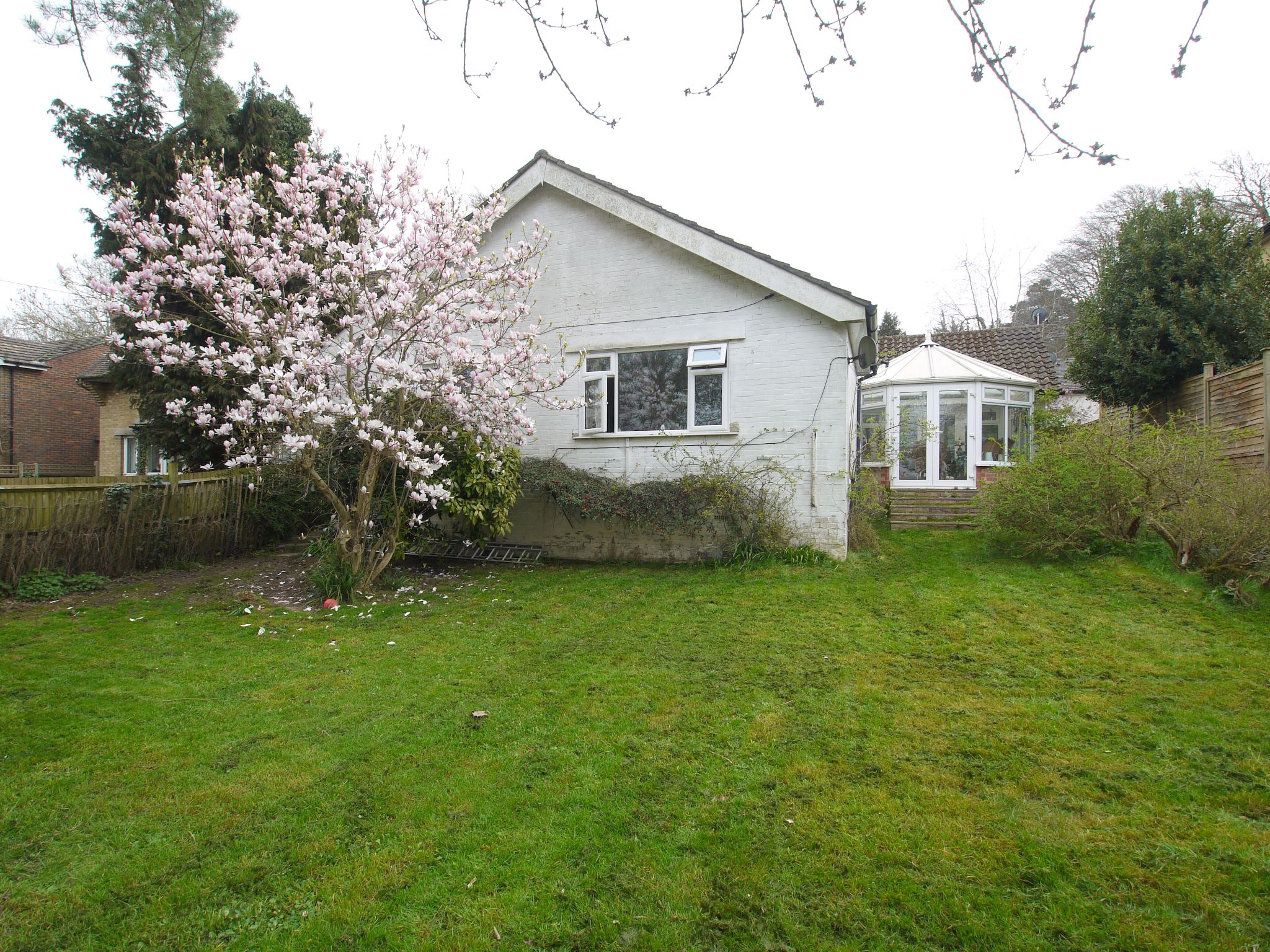 3 bedroom detached bungalow SSTC in Sevenoaks - Photograph 12