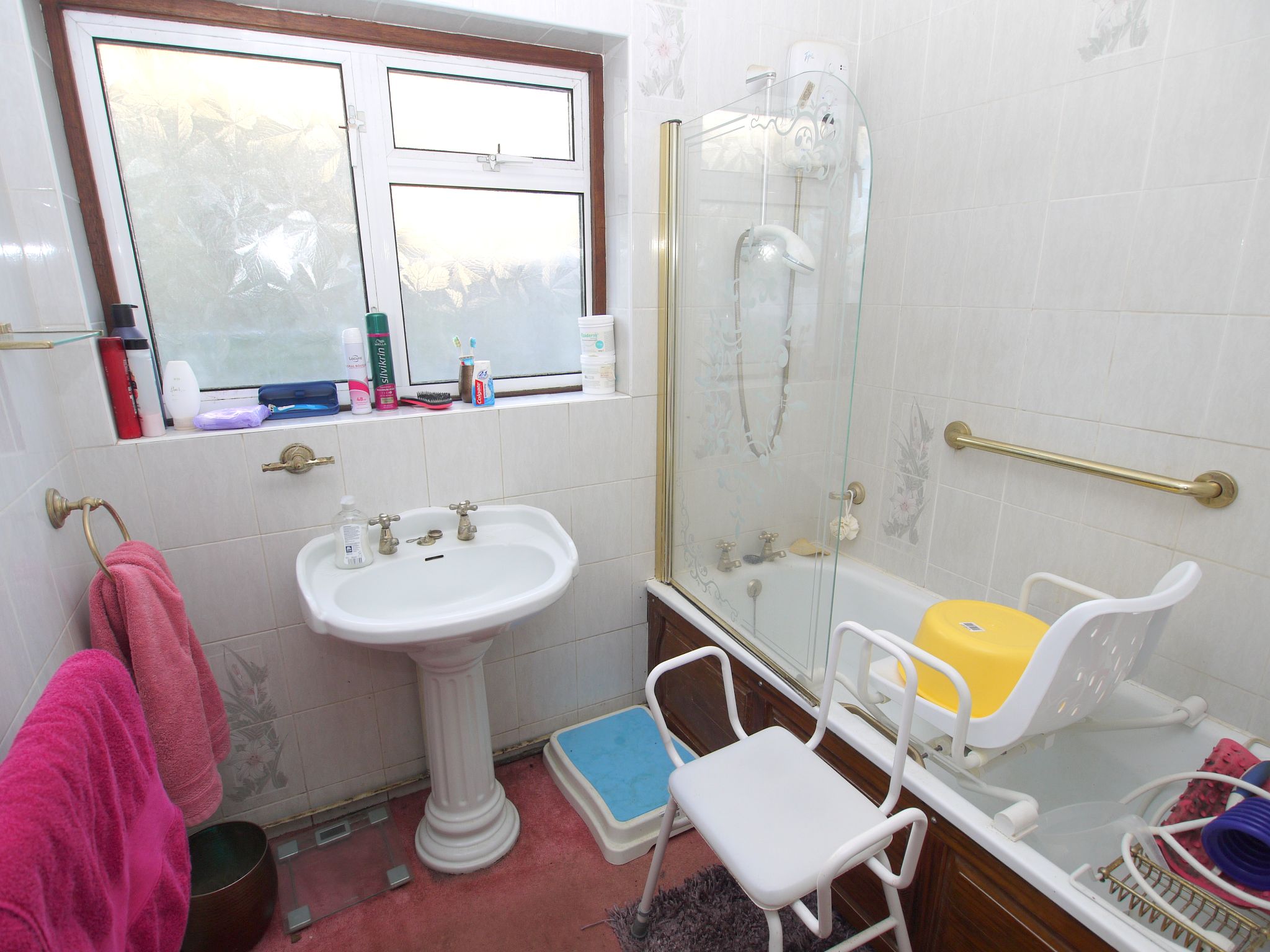 3 bedroom detached bungalow SSTC in Sevenoaks - Photograph 2