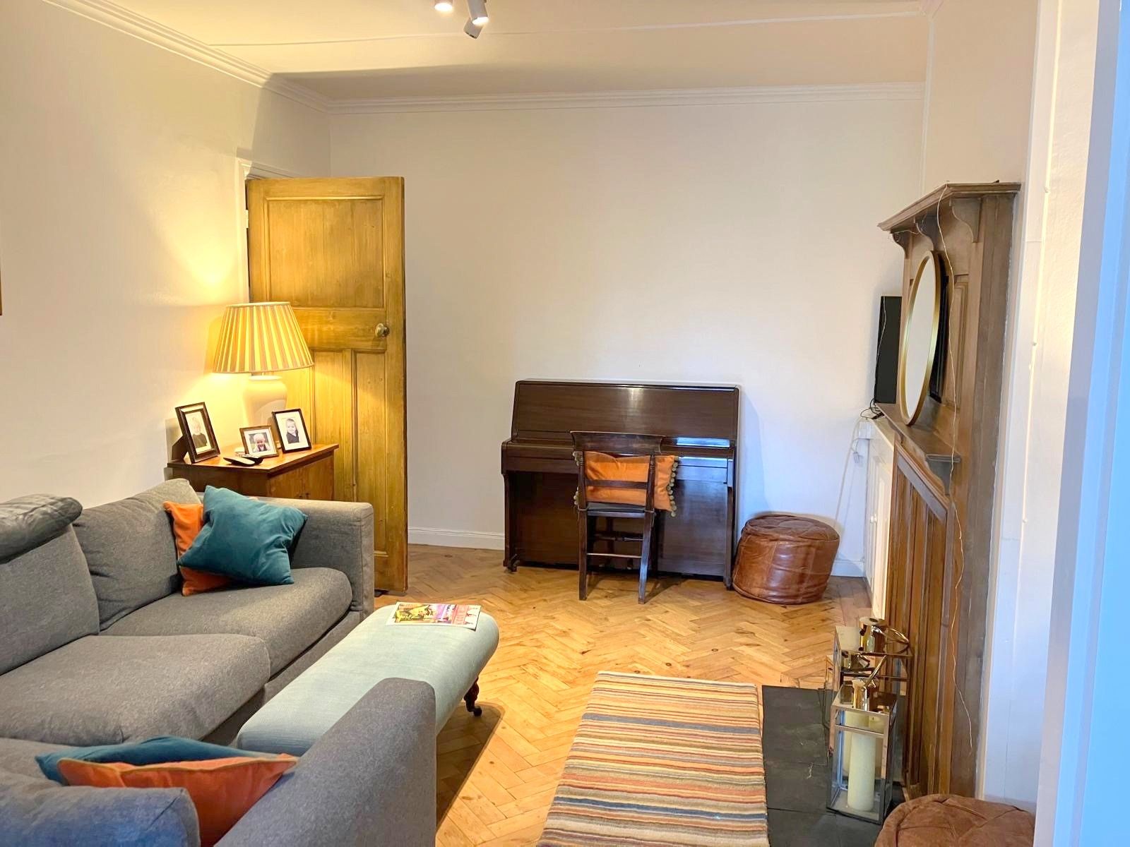 4 bedroom semi-detached house Sold in Sevenoaks - Photograph 10